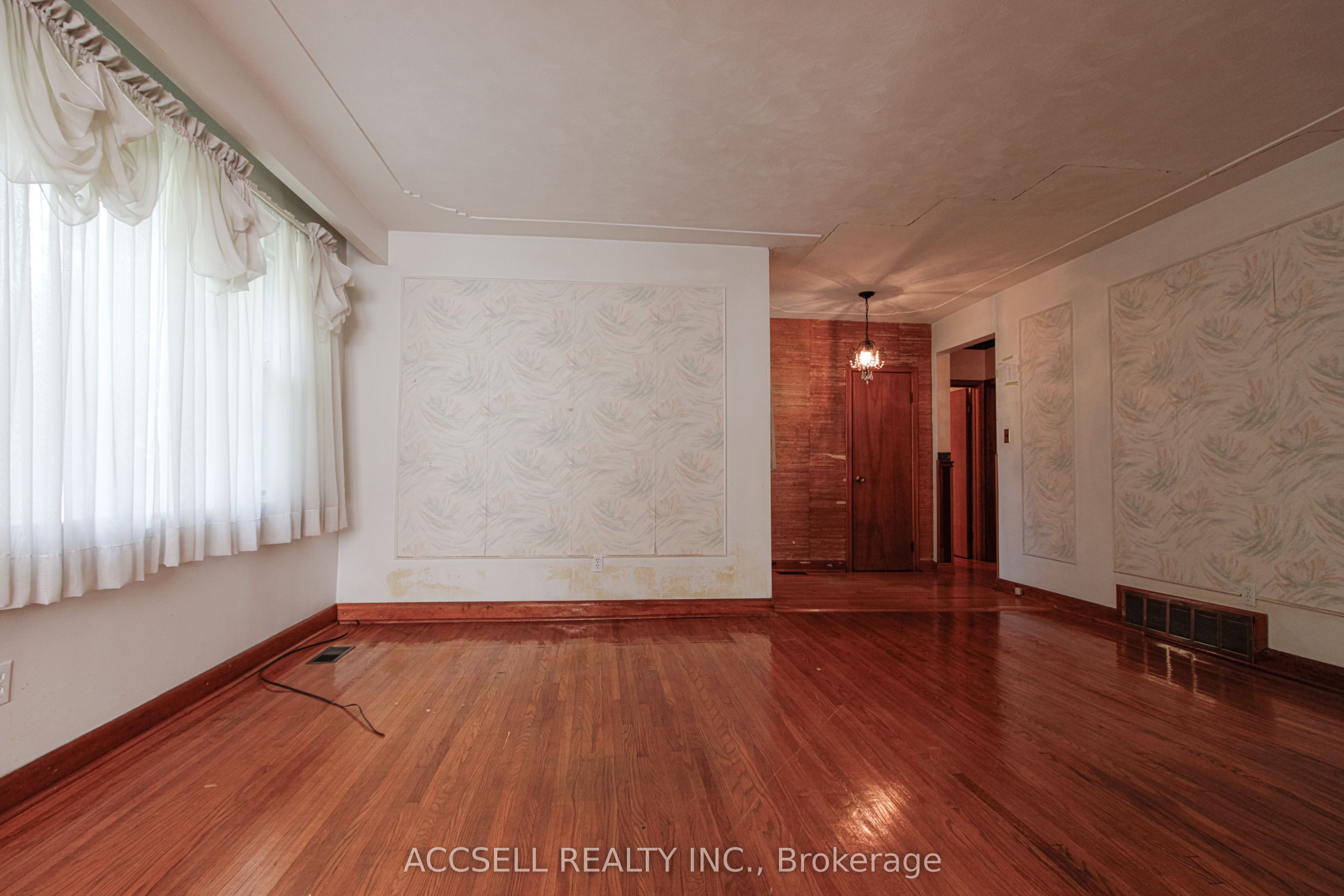 1358 Sedgewick Crescent