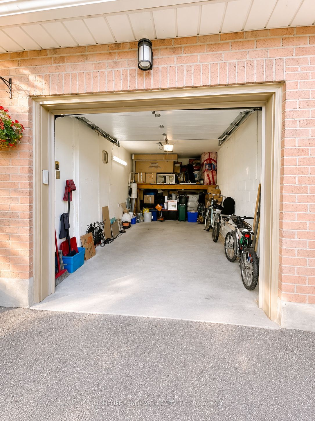 115 Avenue Road 13