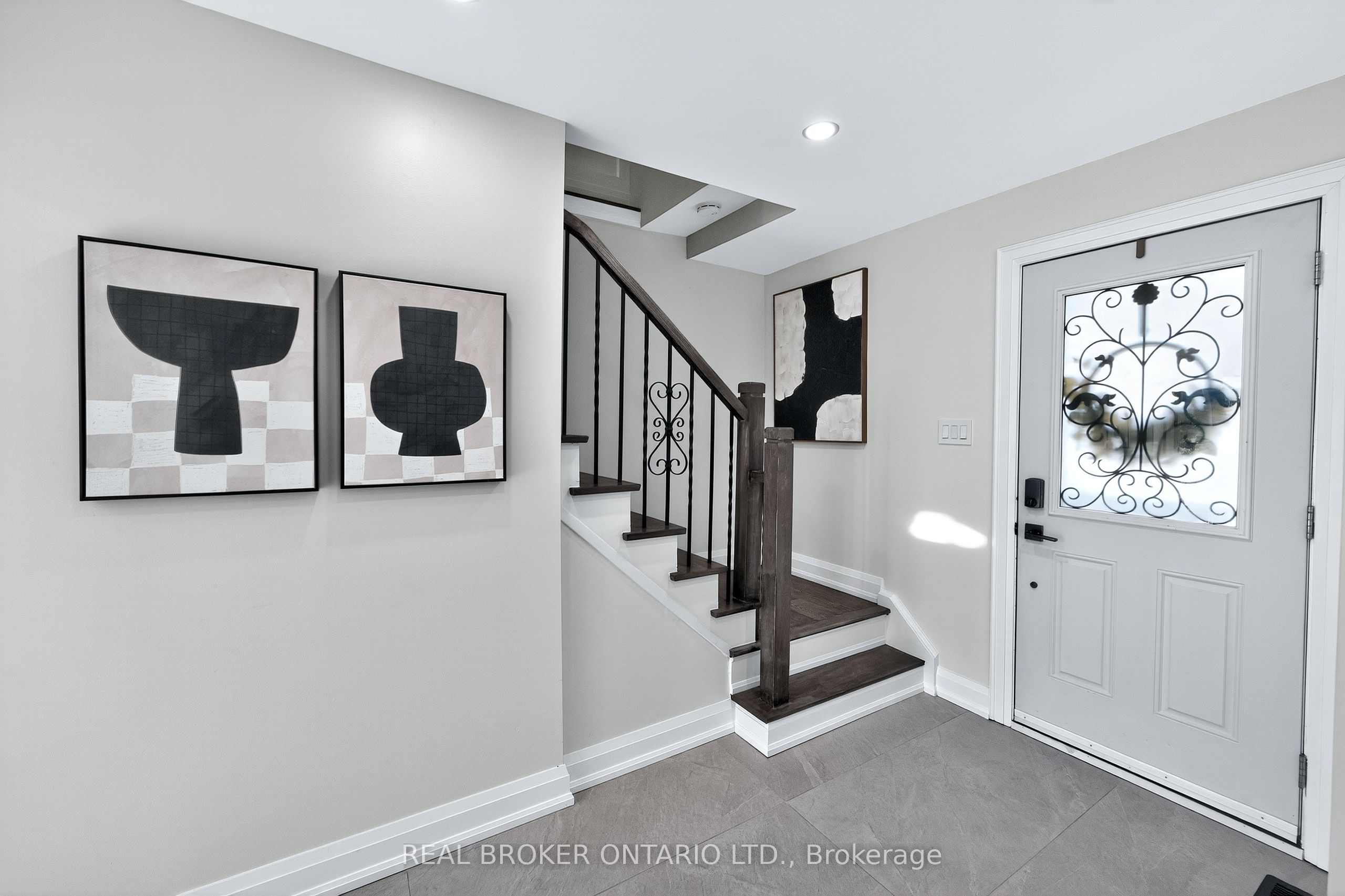 10 Essex Place