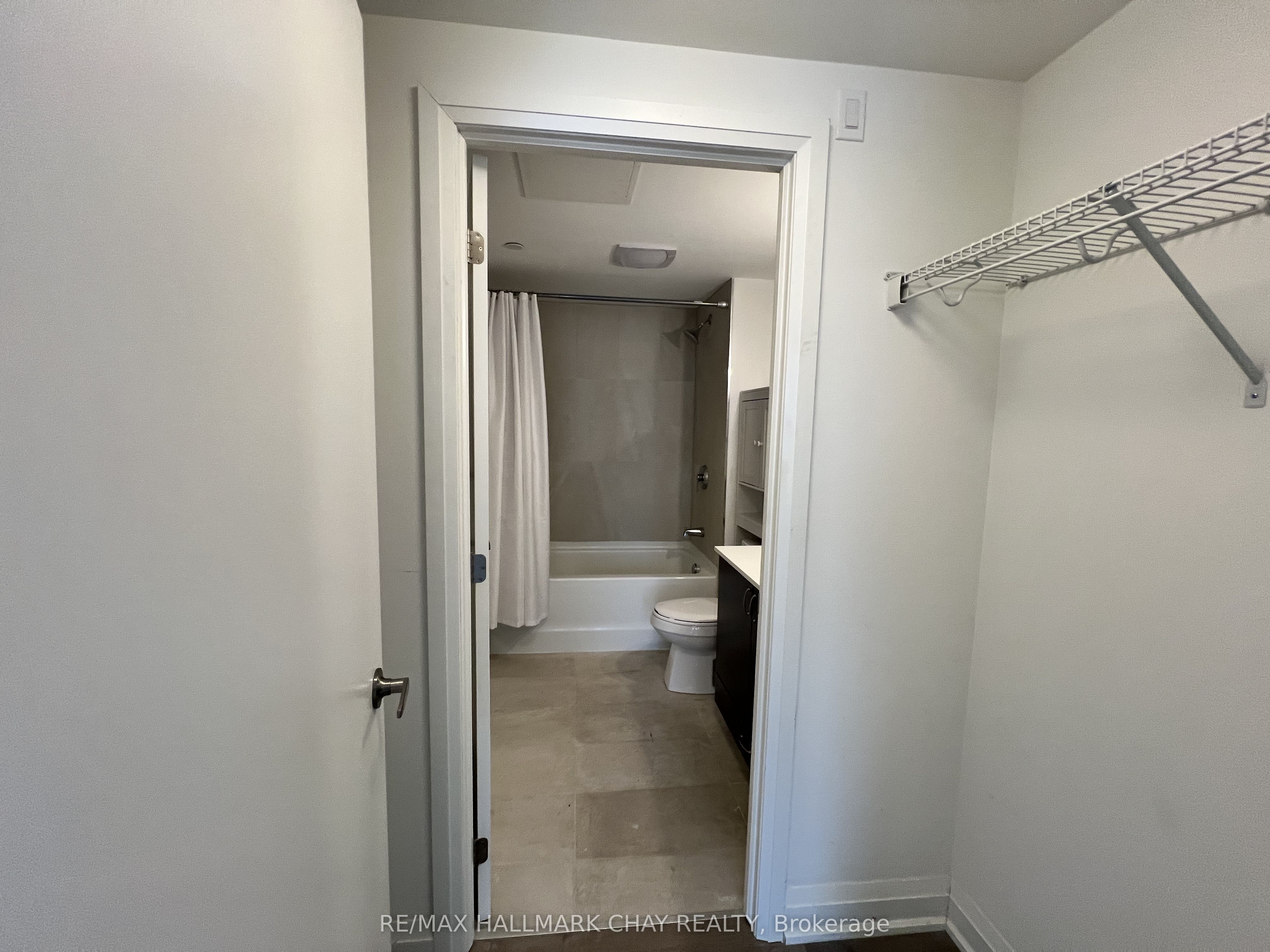 58 LAKESIDE Terrace 618