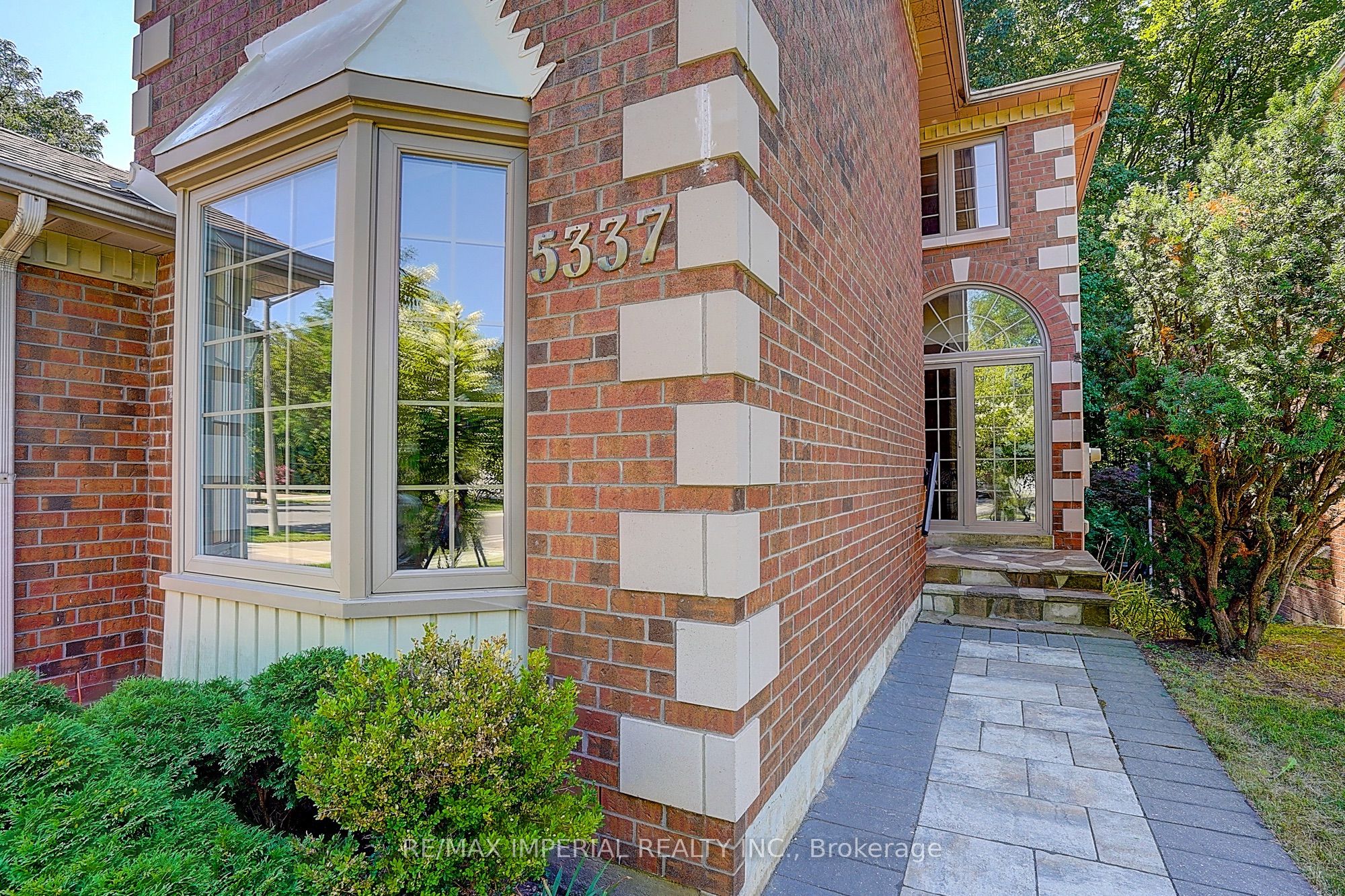 5337 Champlain Trail