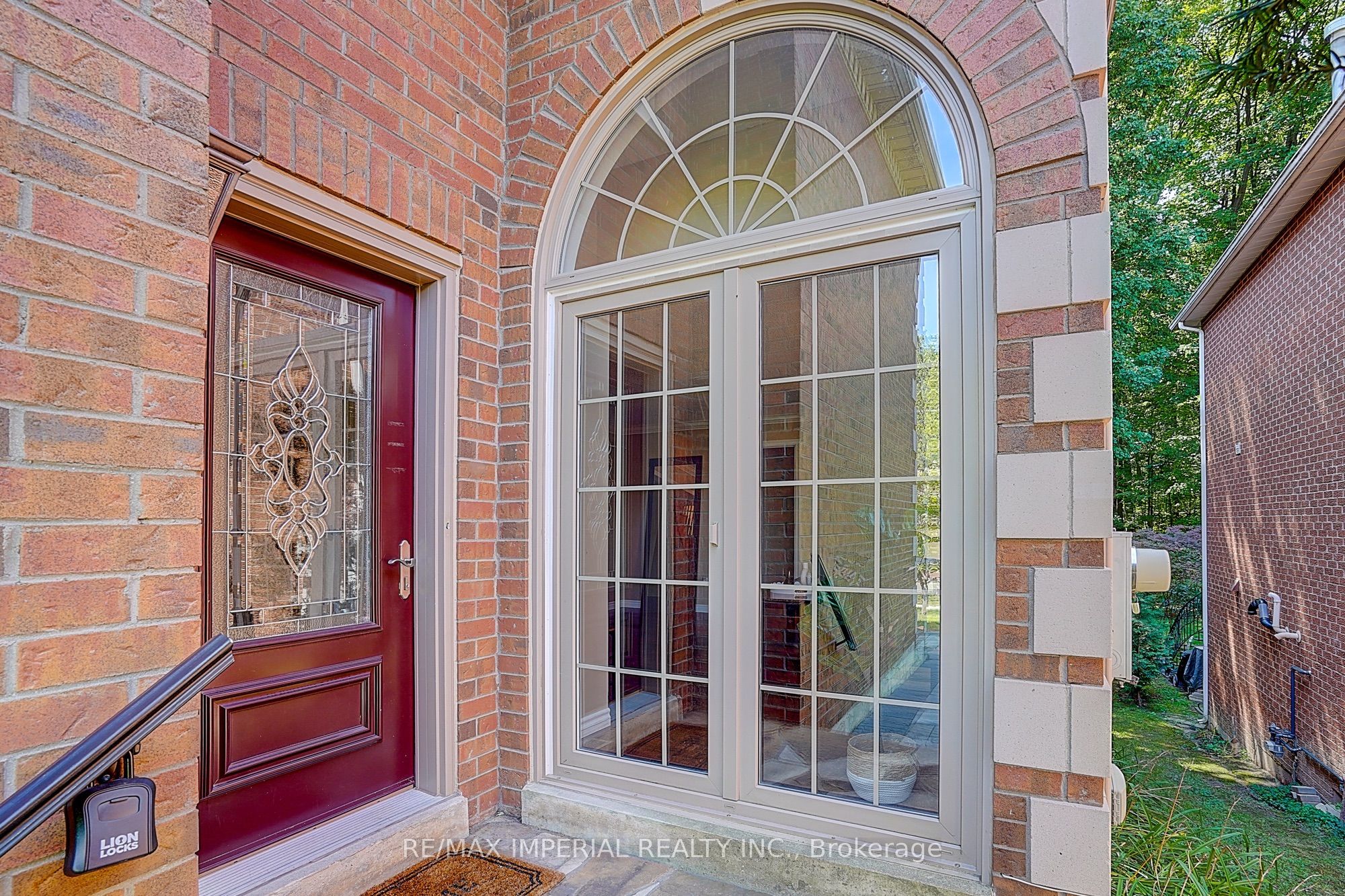 5337 Champlain Trail