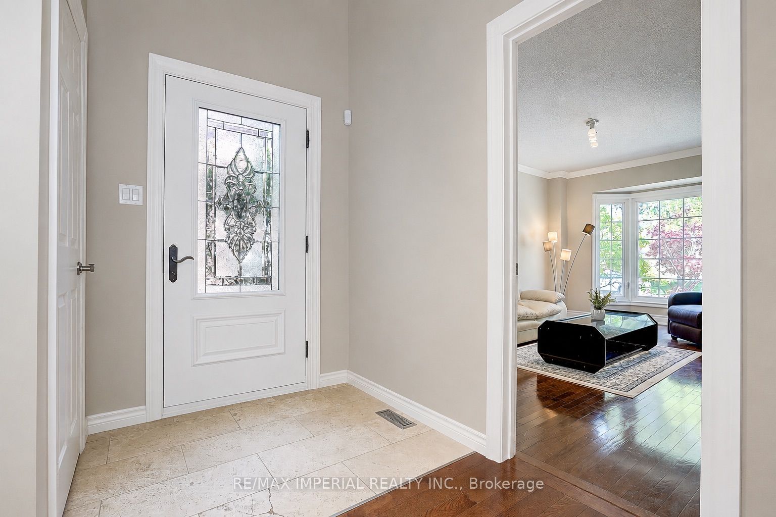 5337 Champlain Trail