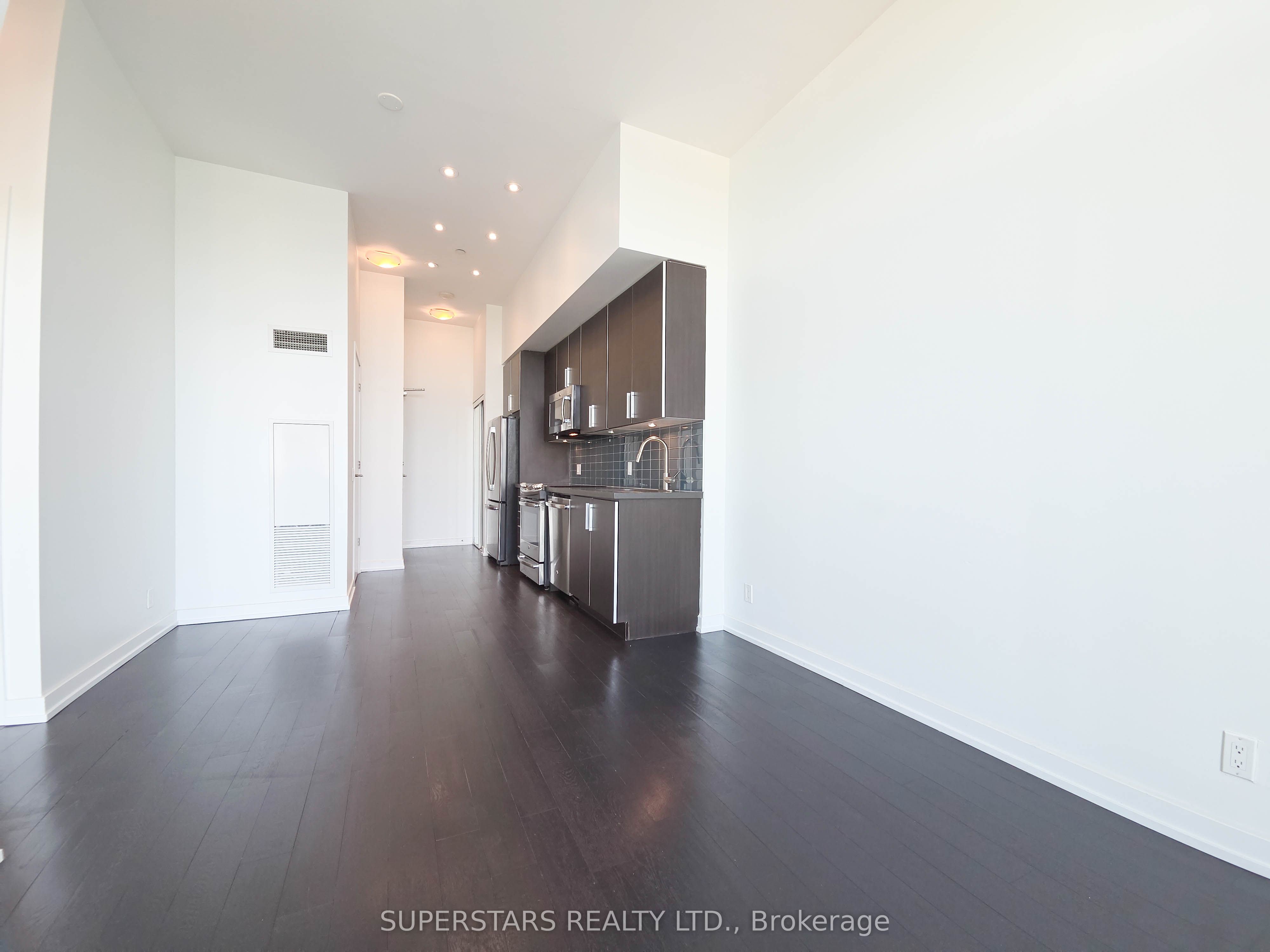 2200 Lake Shore Boulevard W Ph06