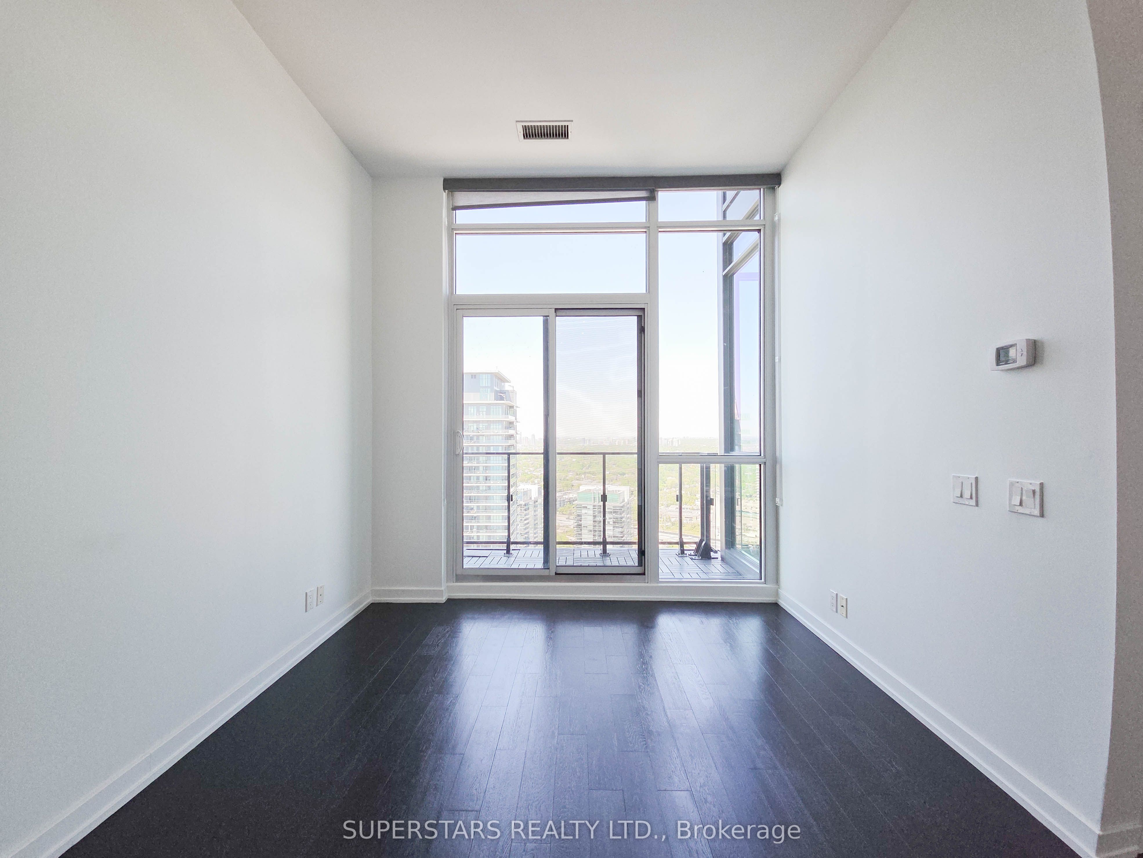 2200 Lake Shore Boulevard W Ph06