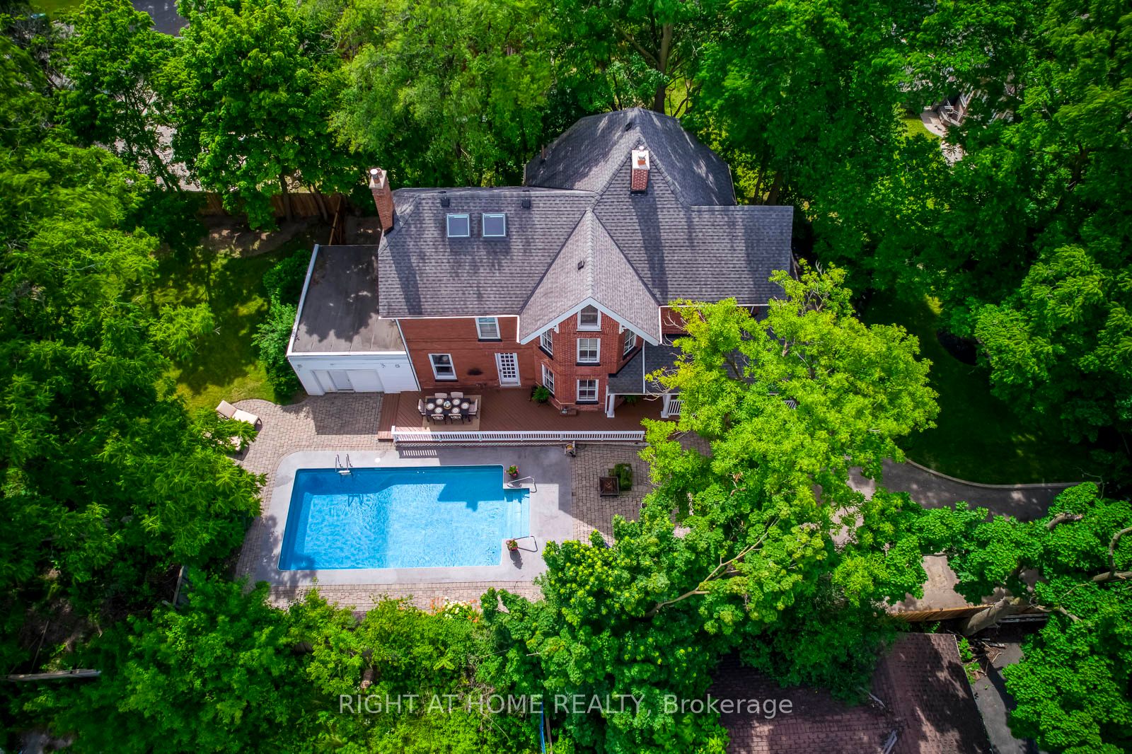 118 Main Street S