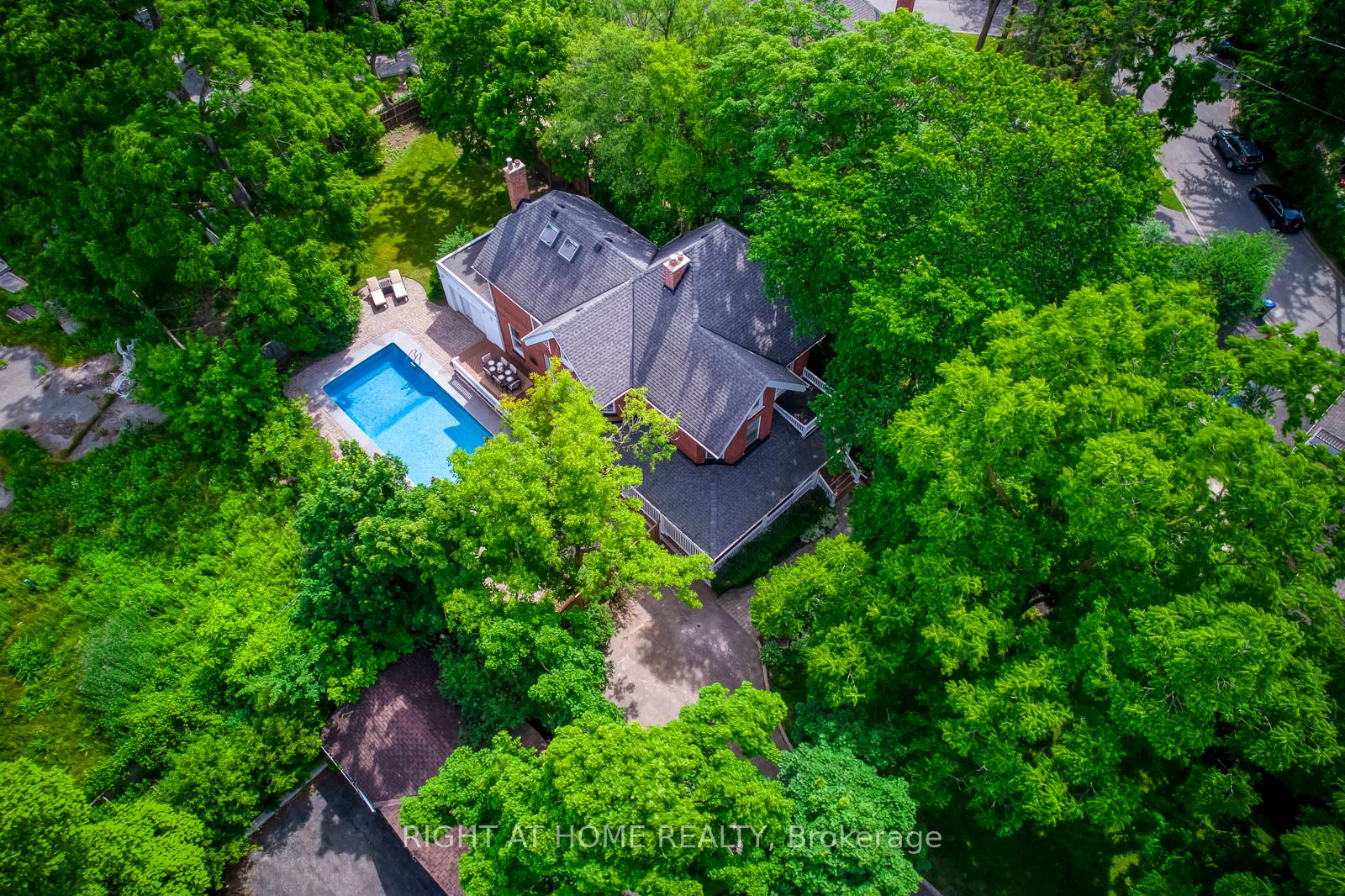 118 Main Street S