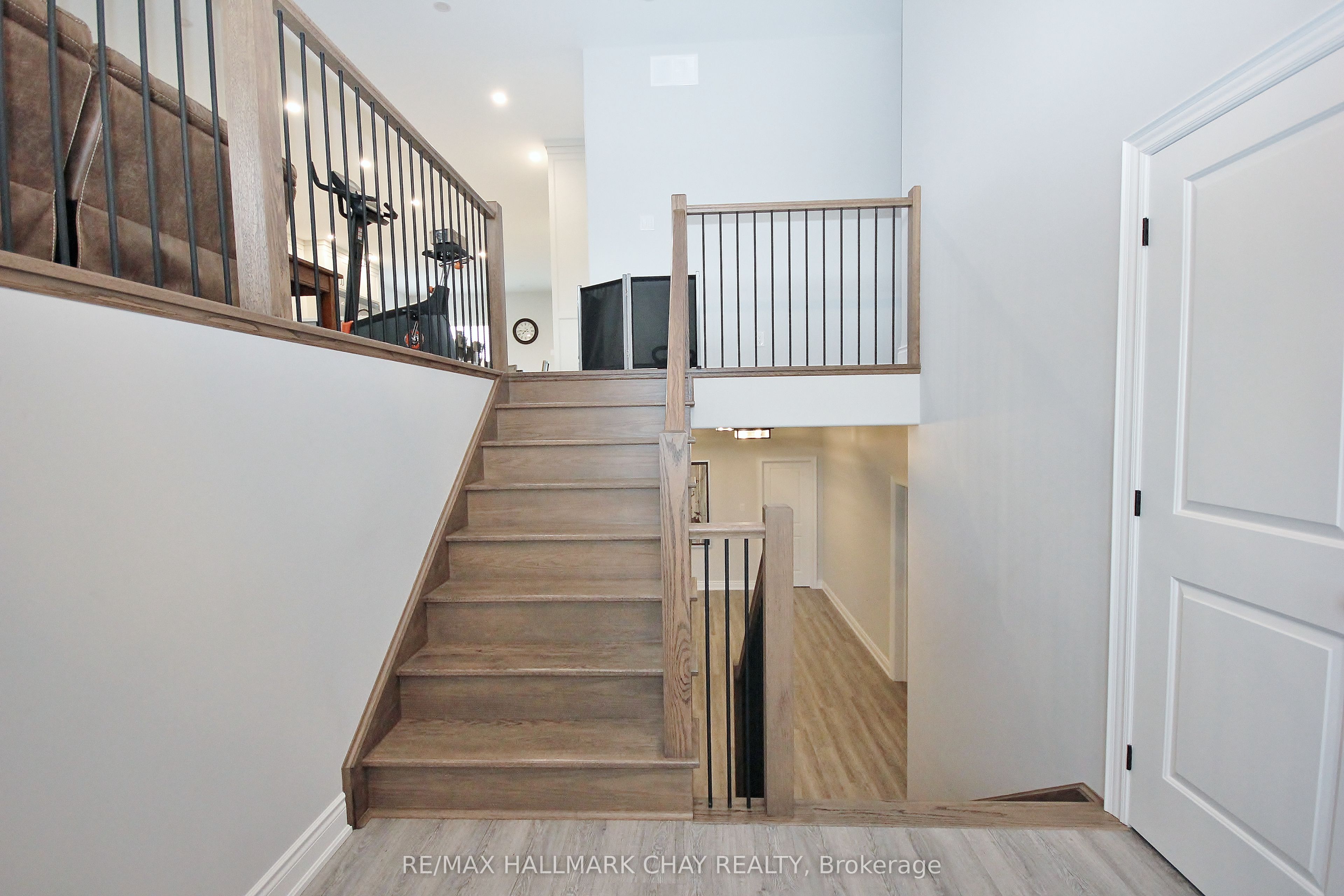 37 HILLSIDE Drive