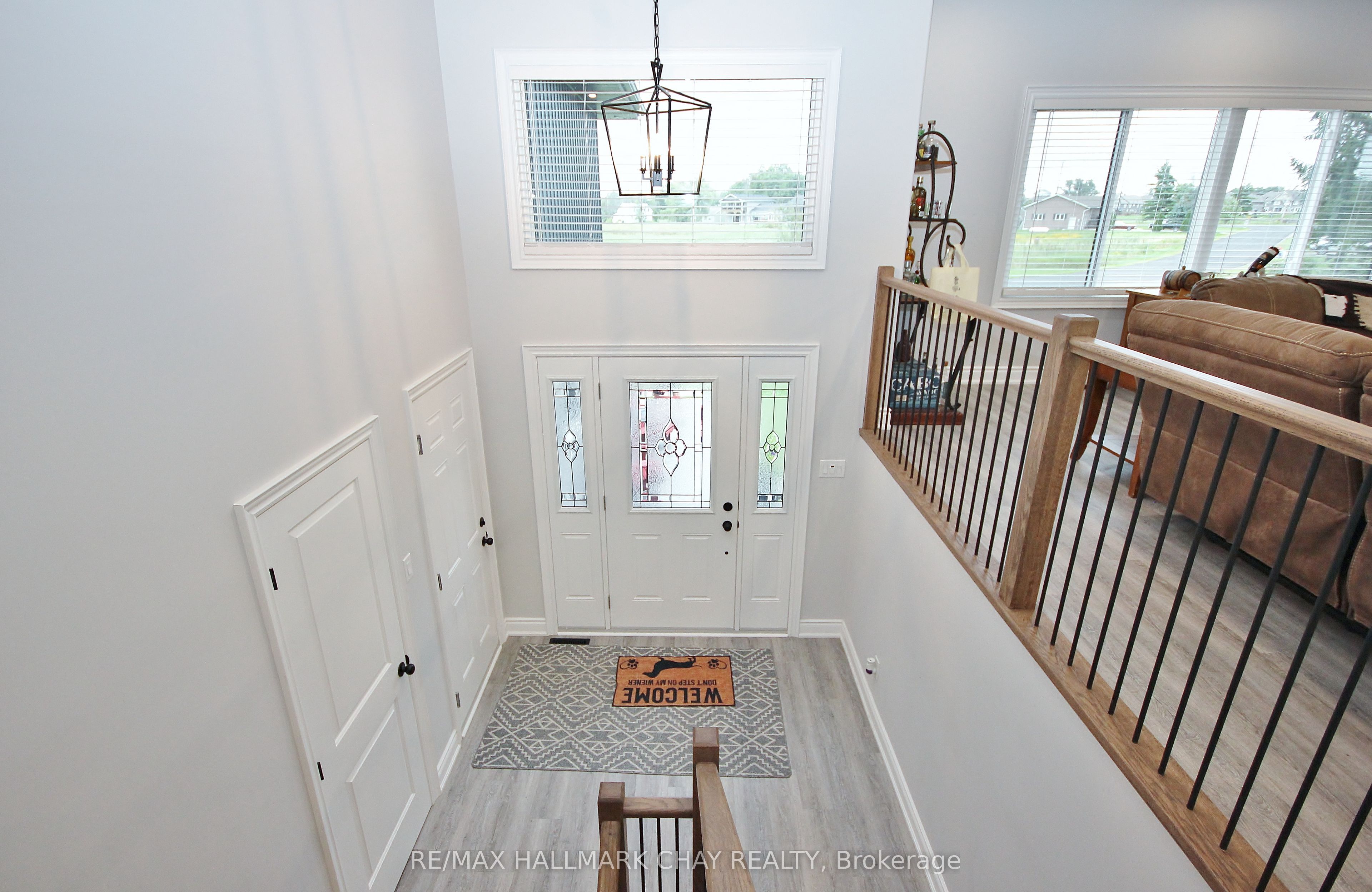 37 HILLSIDE Drive