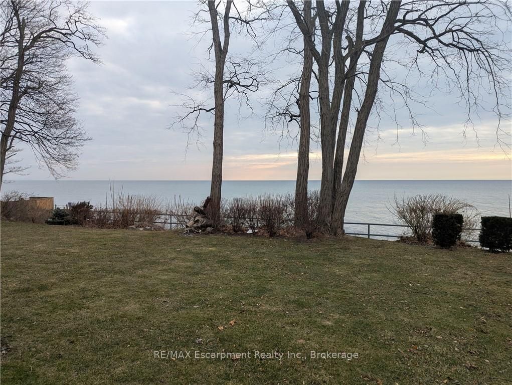 3346 Lakeshore Road W