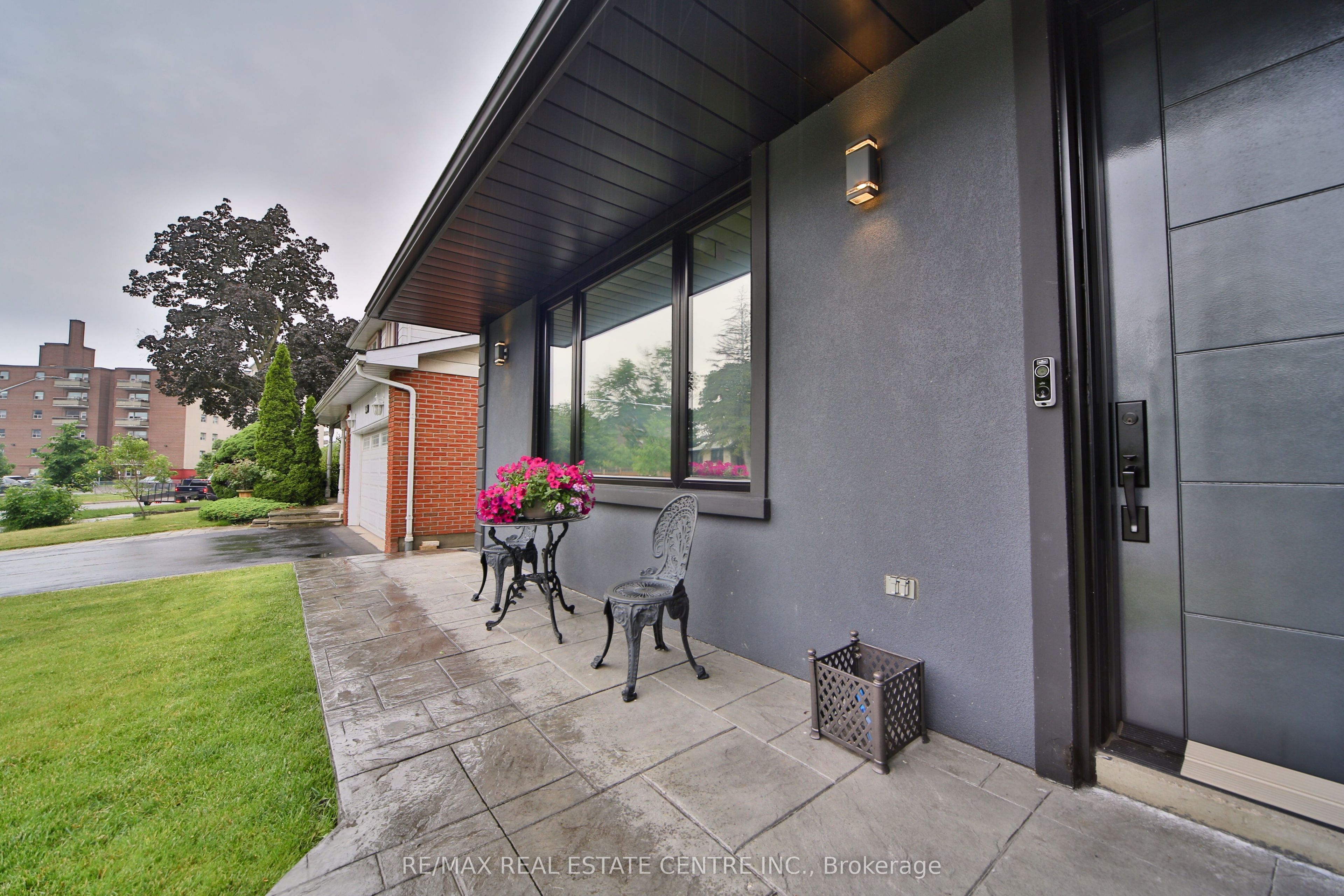 3158 Valmarie Avenue