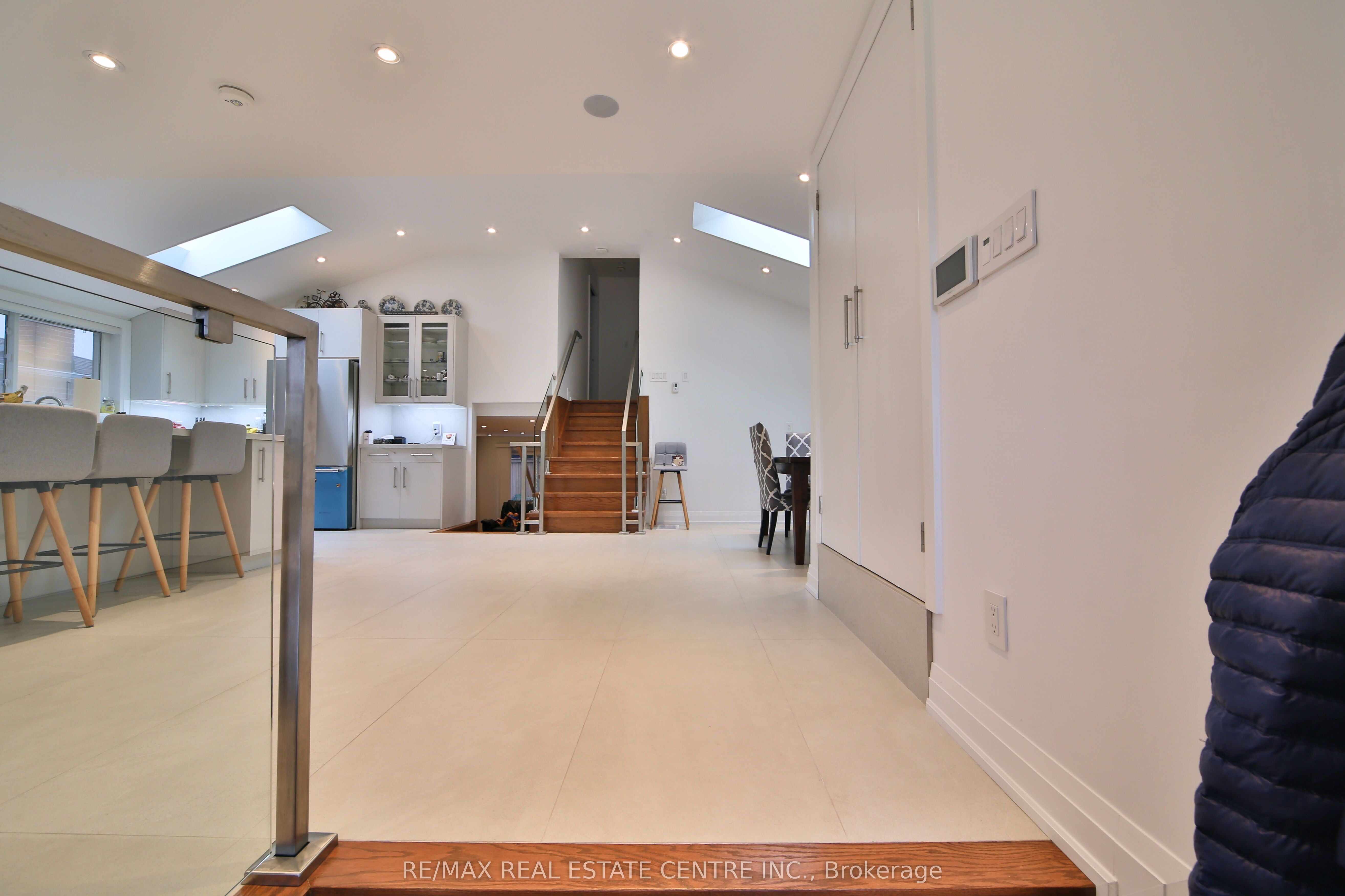 3158 Valmarie Avenue