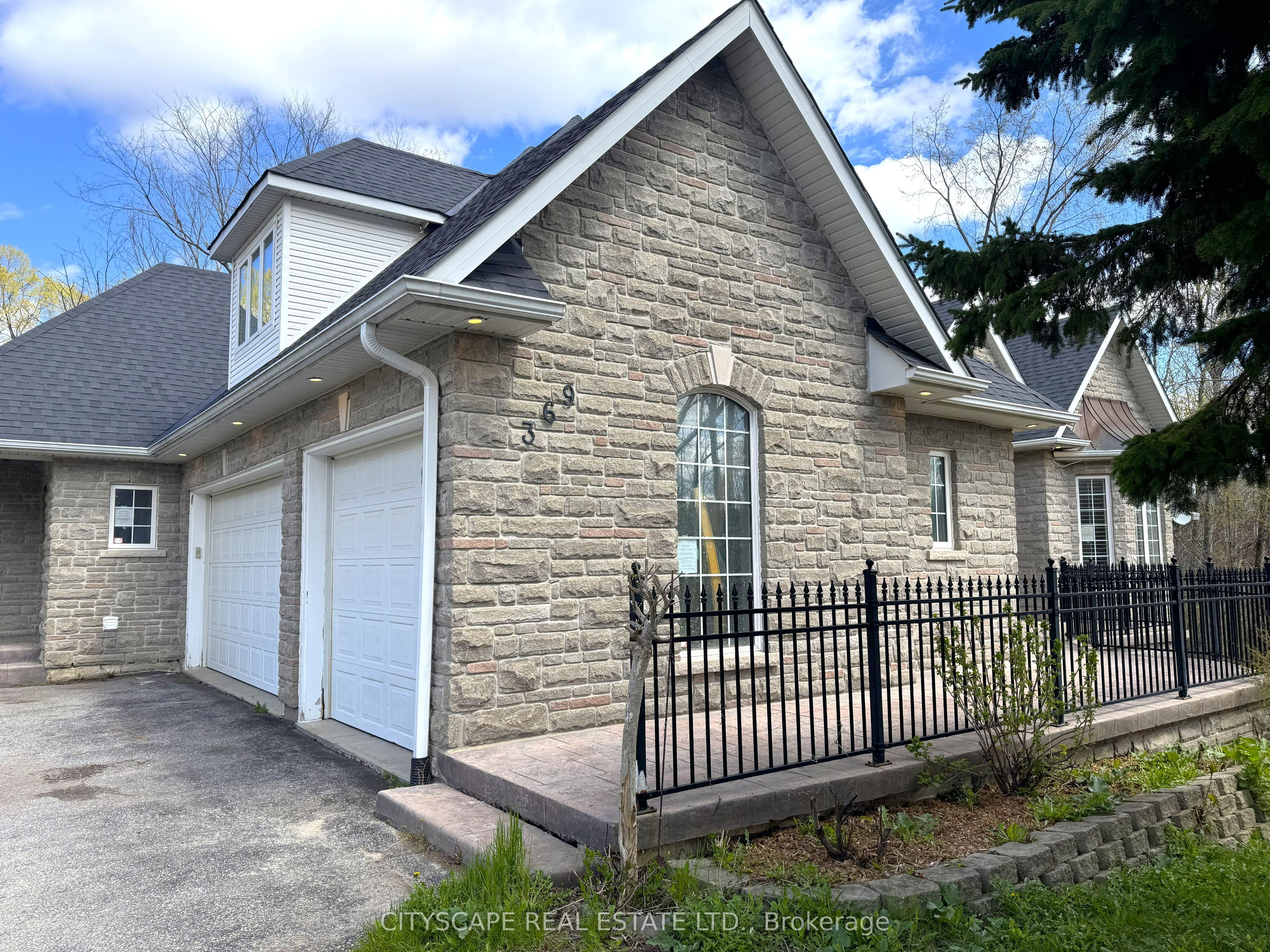 369 Coventry Hill Trail