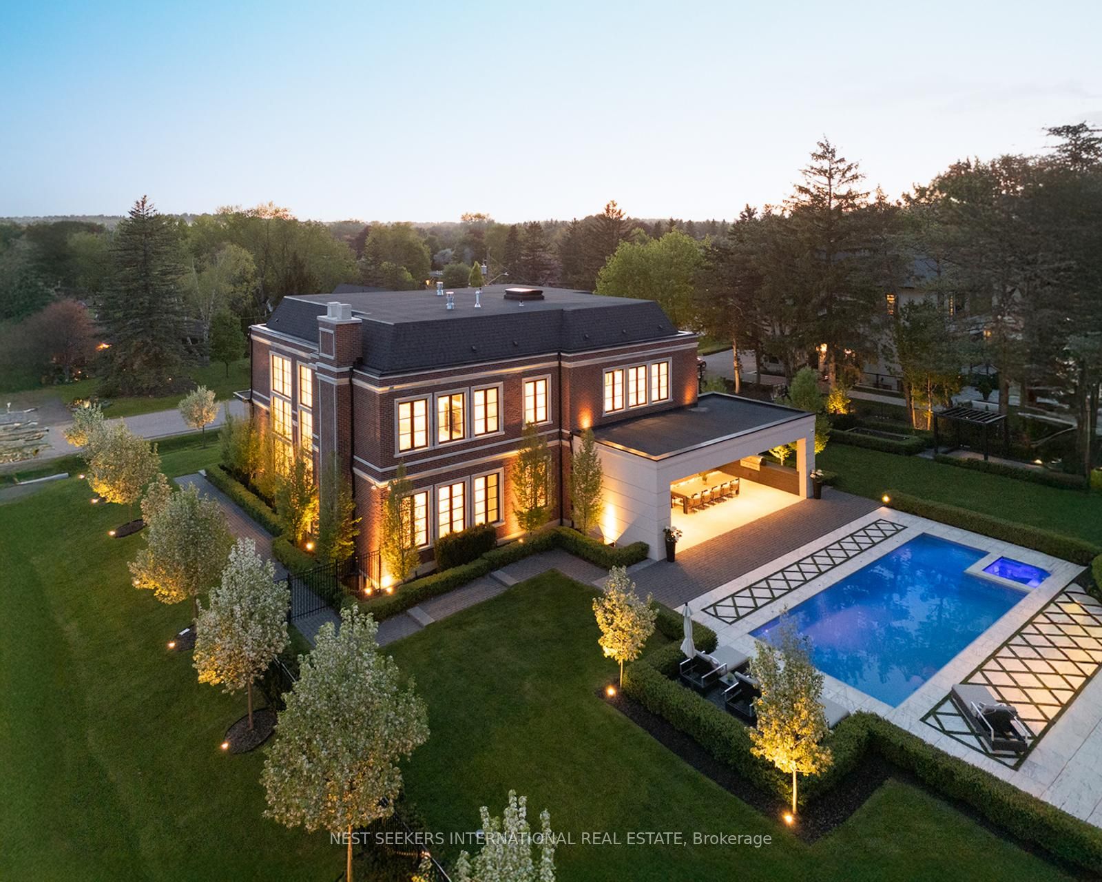 6 Forestave Crescent