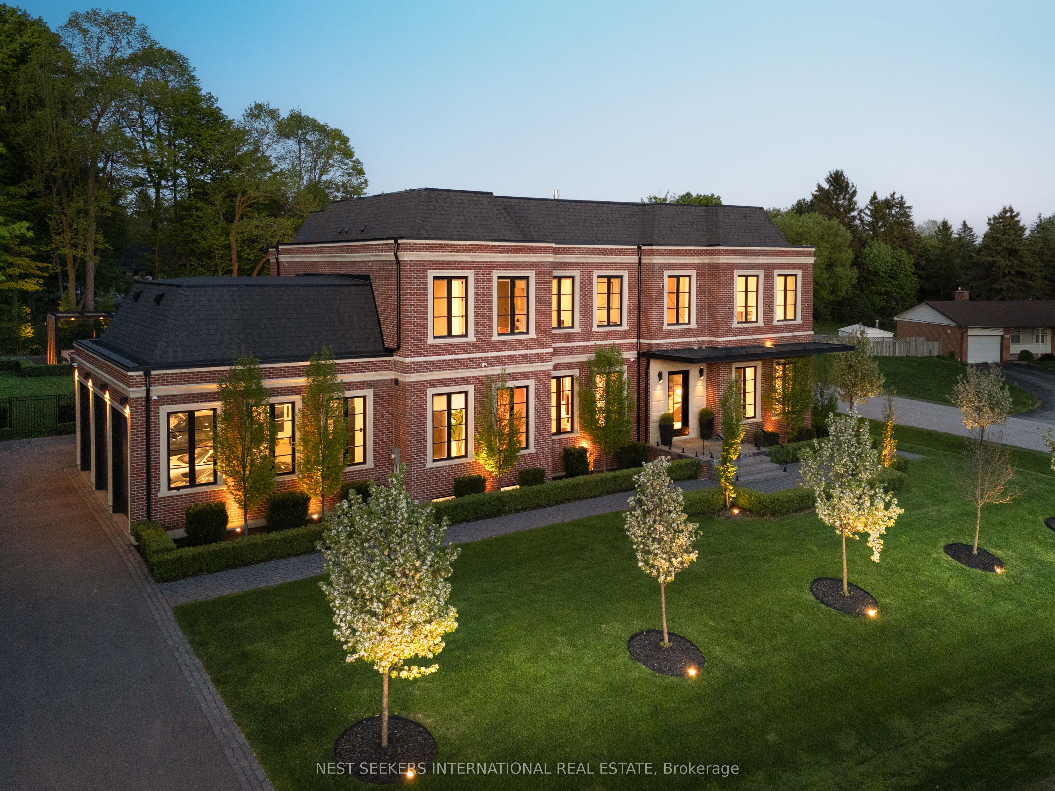 6 Forestave Crescent