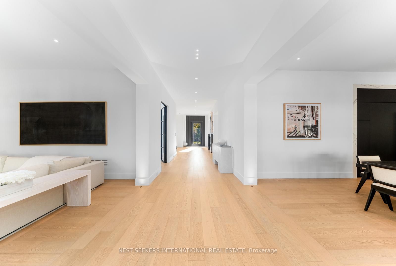 6 Forestave Crescent