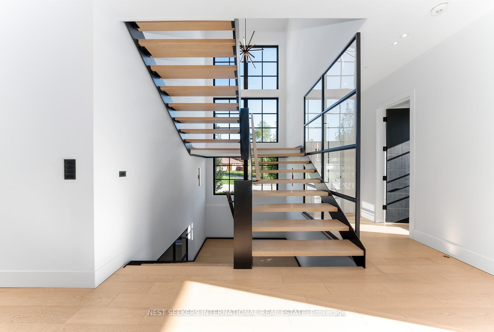 6 Forestave Crescent