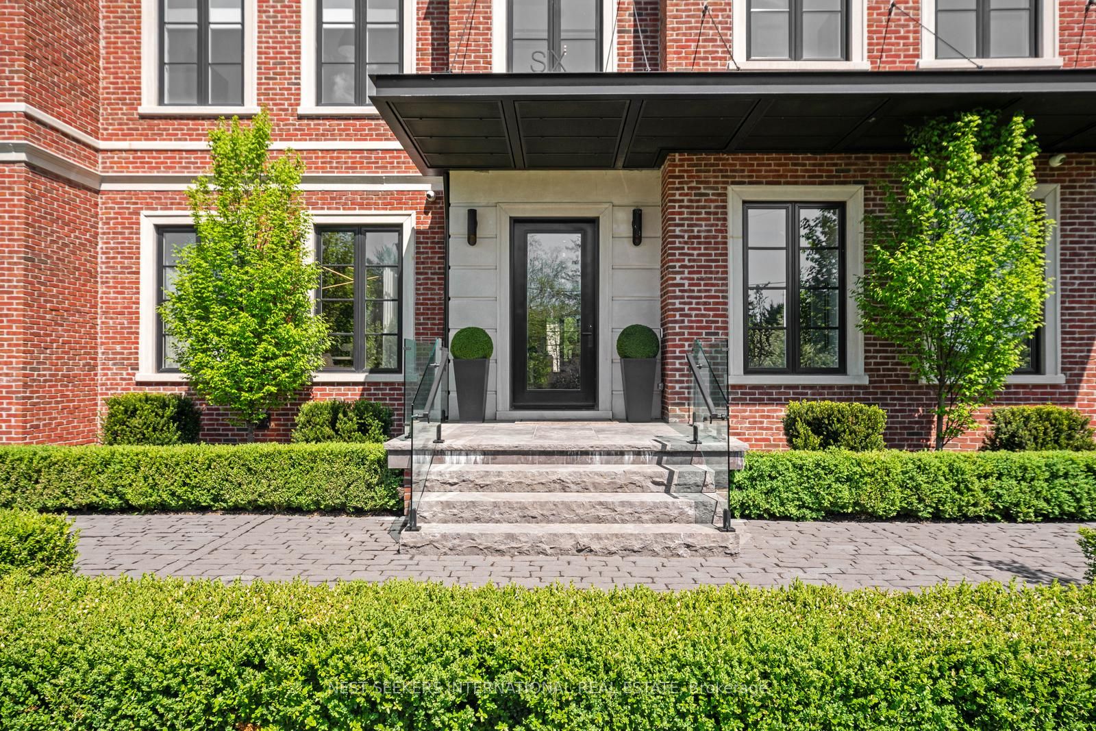 6 Forestave Crescent