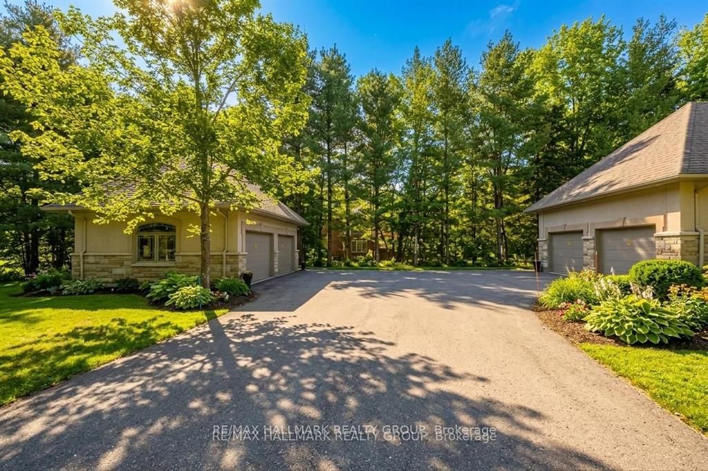 5800 Queenscourt Crescent