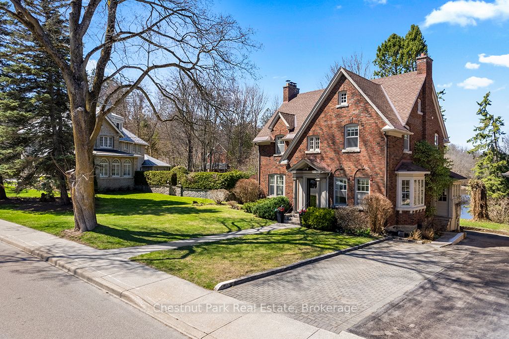 190 4th Street W