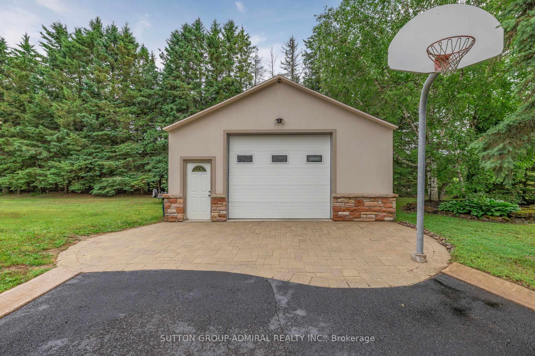 120 Lake Woods Drive