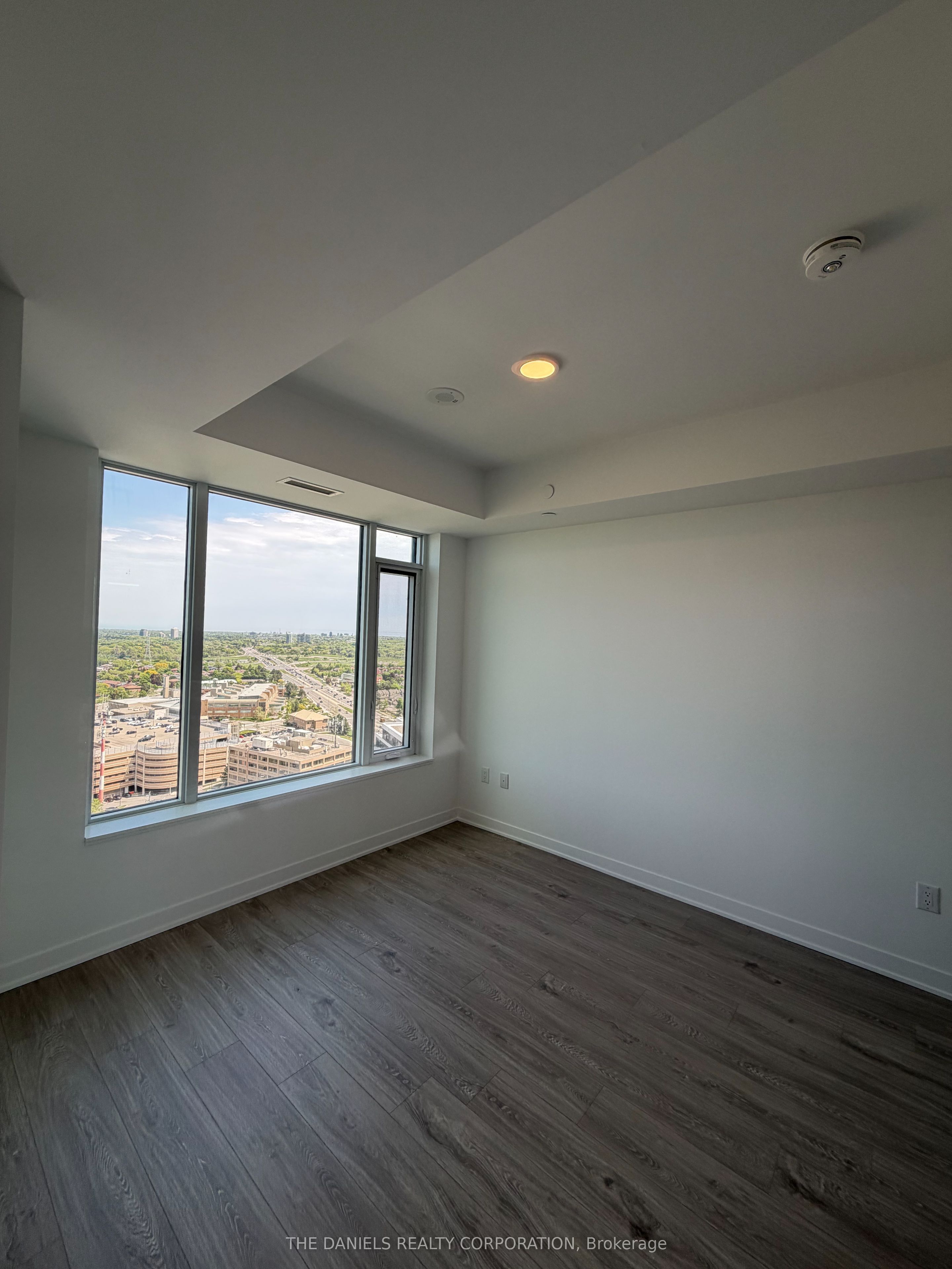 2495 Eglinton Avenue W 1011