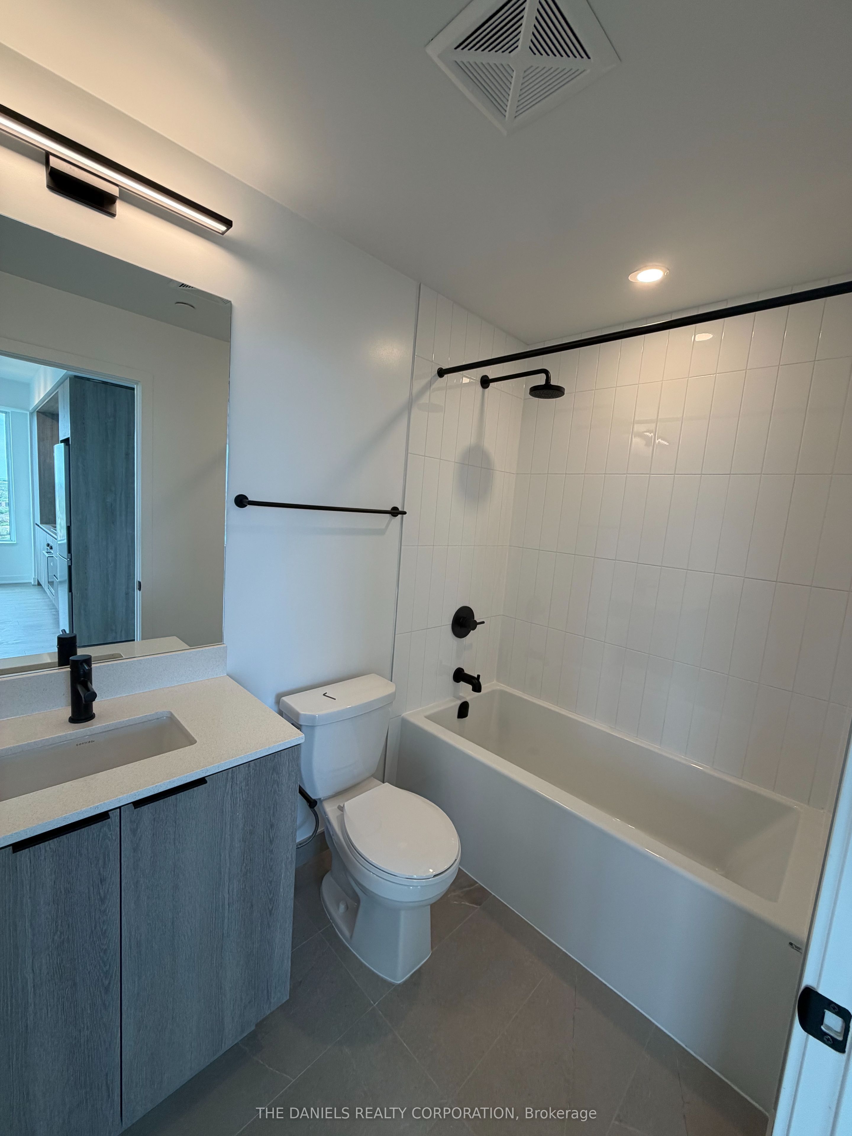 2495 Eglinton Avenue W 1011