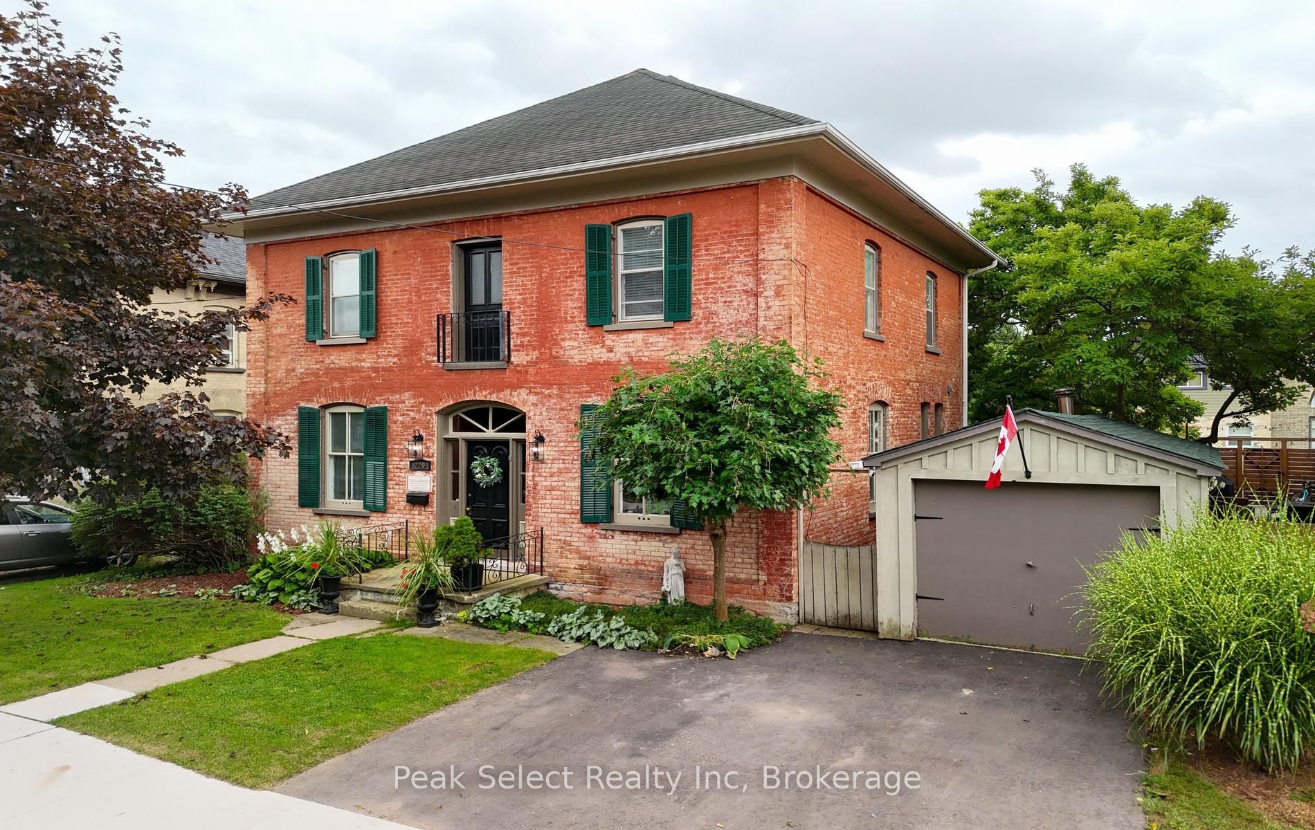 220 Elgin Street E