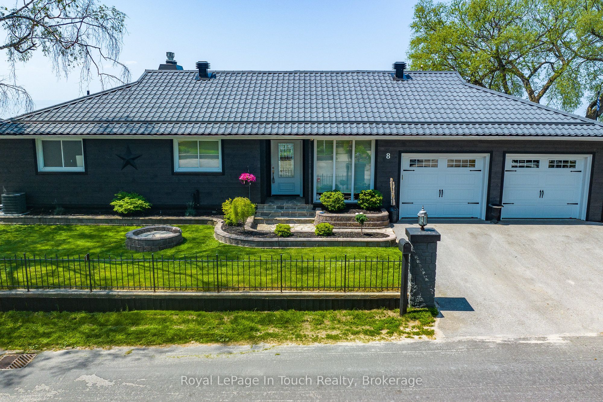 8 TINY BEACHES Road S