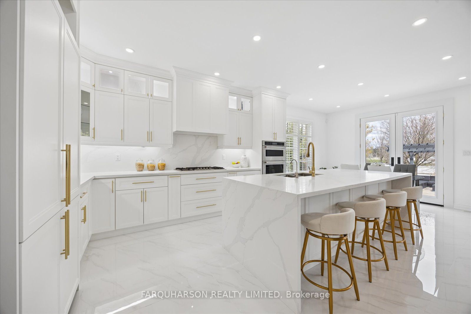 21 Country Club Crescent