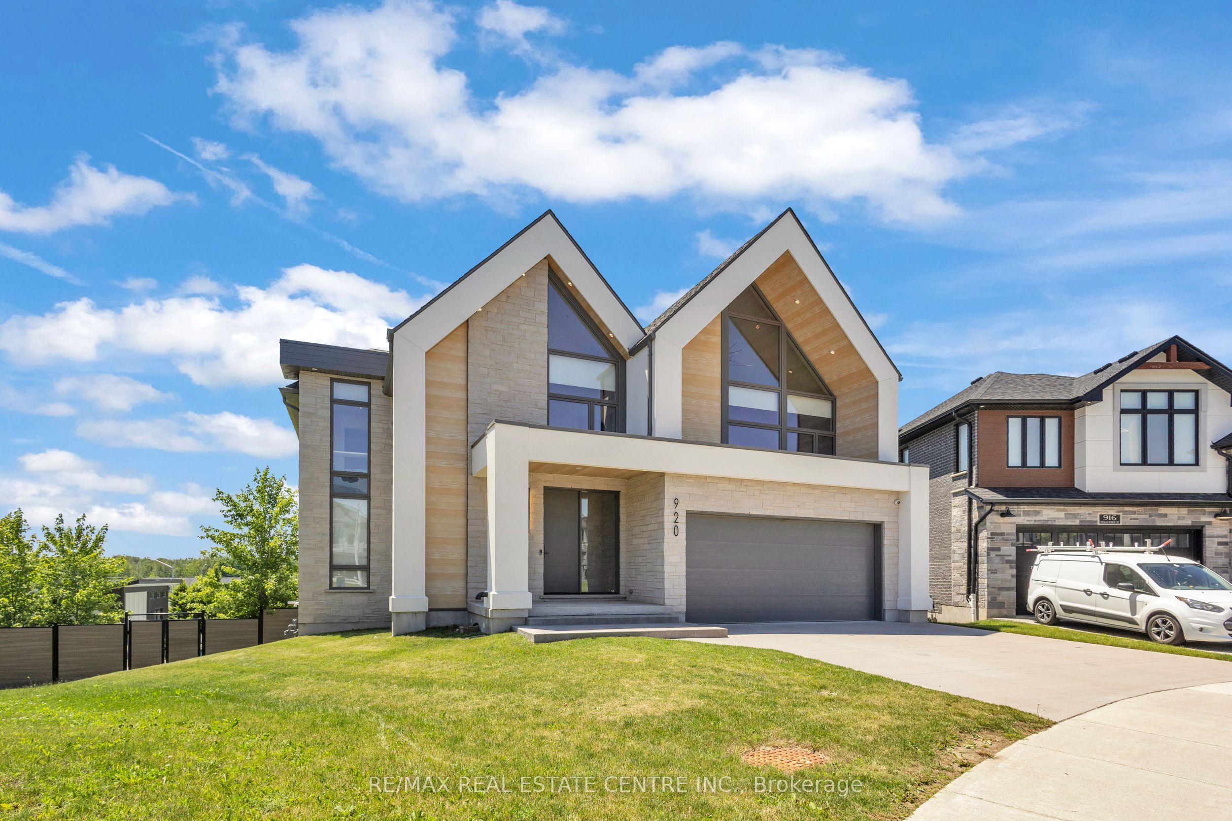 920 Thomas Pedder Court