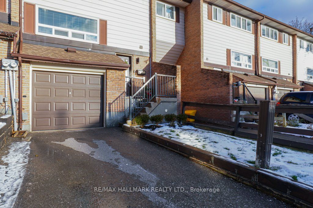 321 Blackthorn Street 40