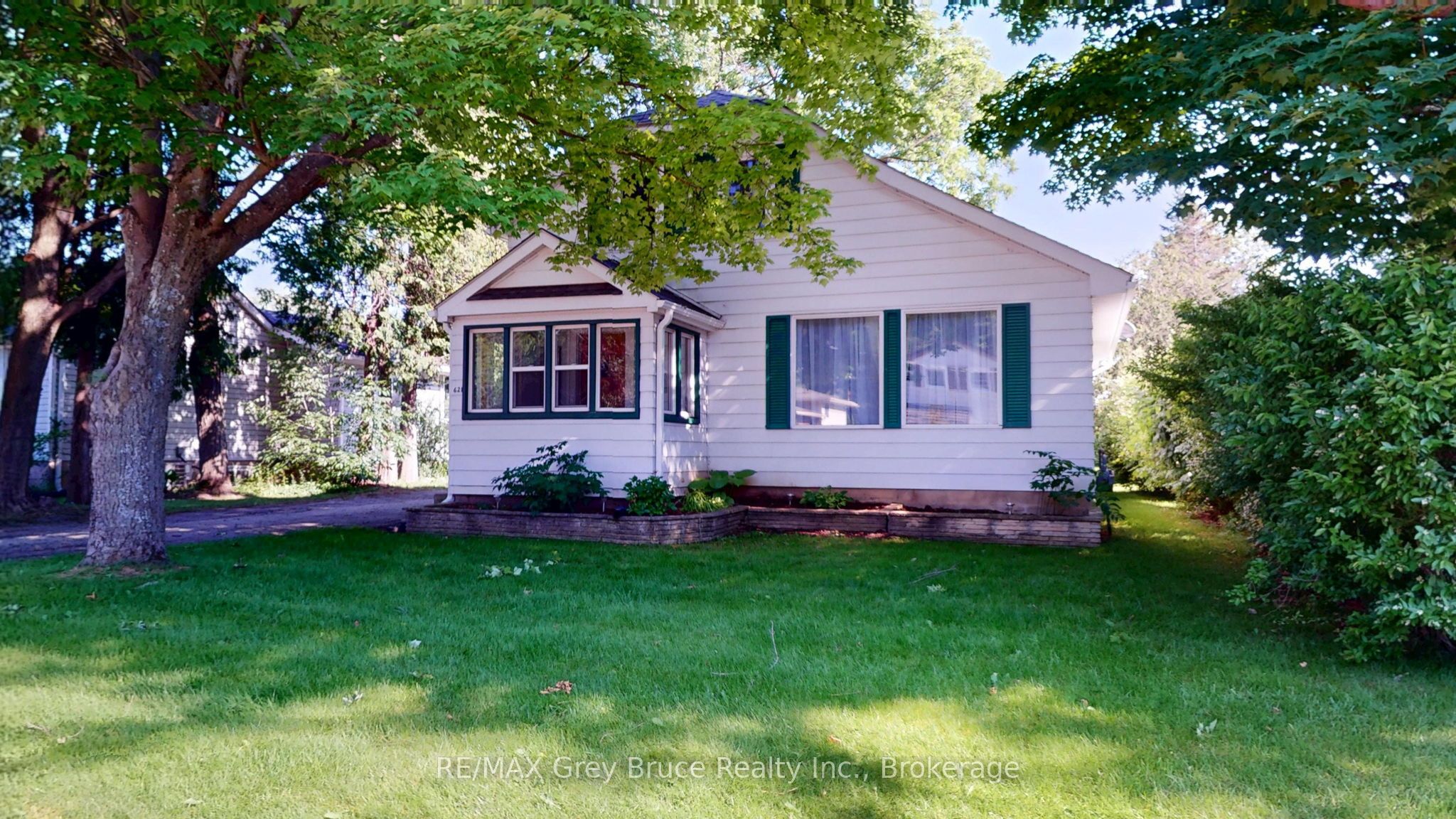 621 11th Street W