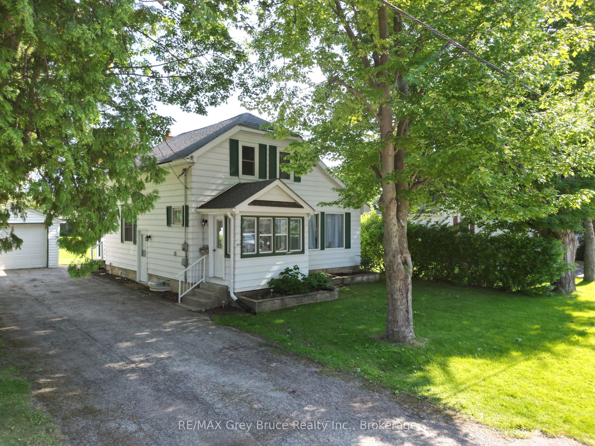621 11th Street W
