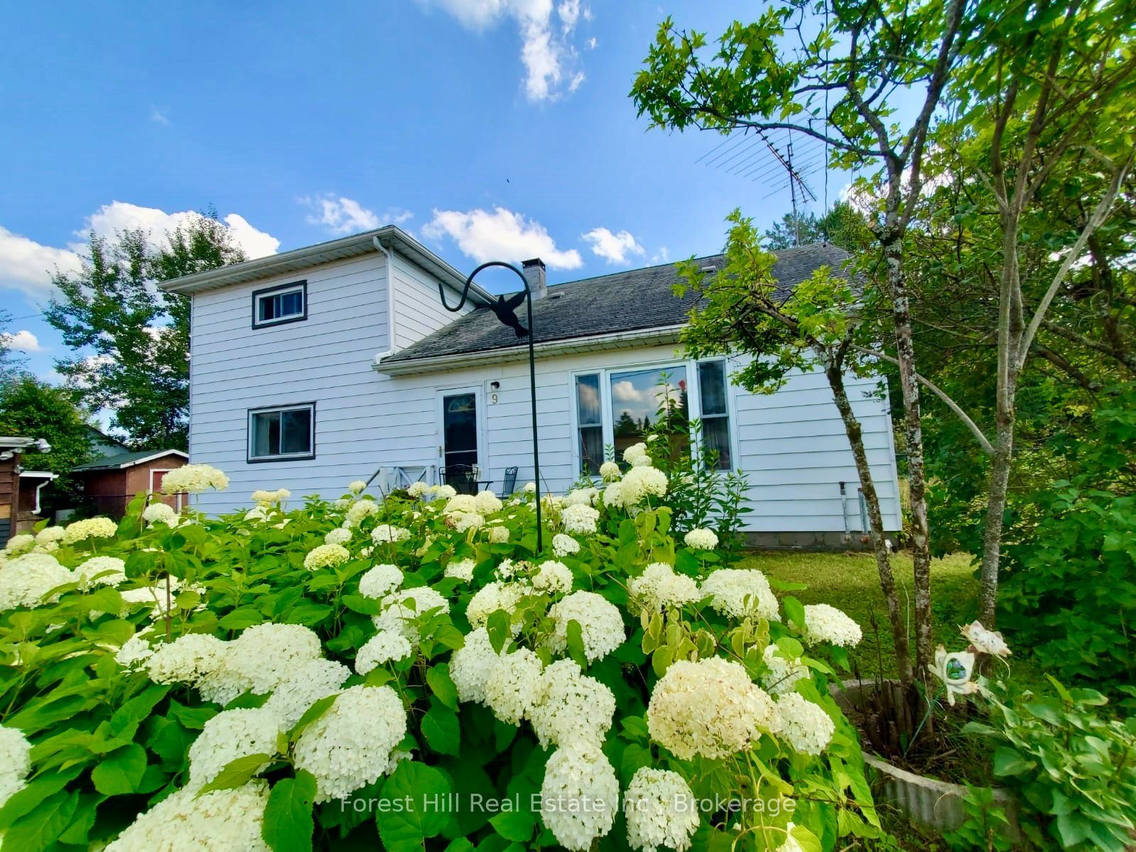 9 Spruce Glen Road