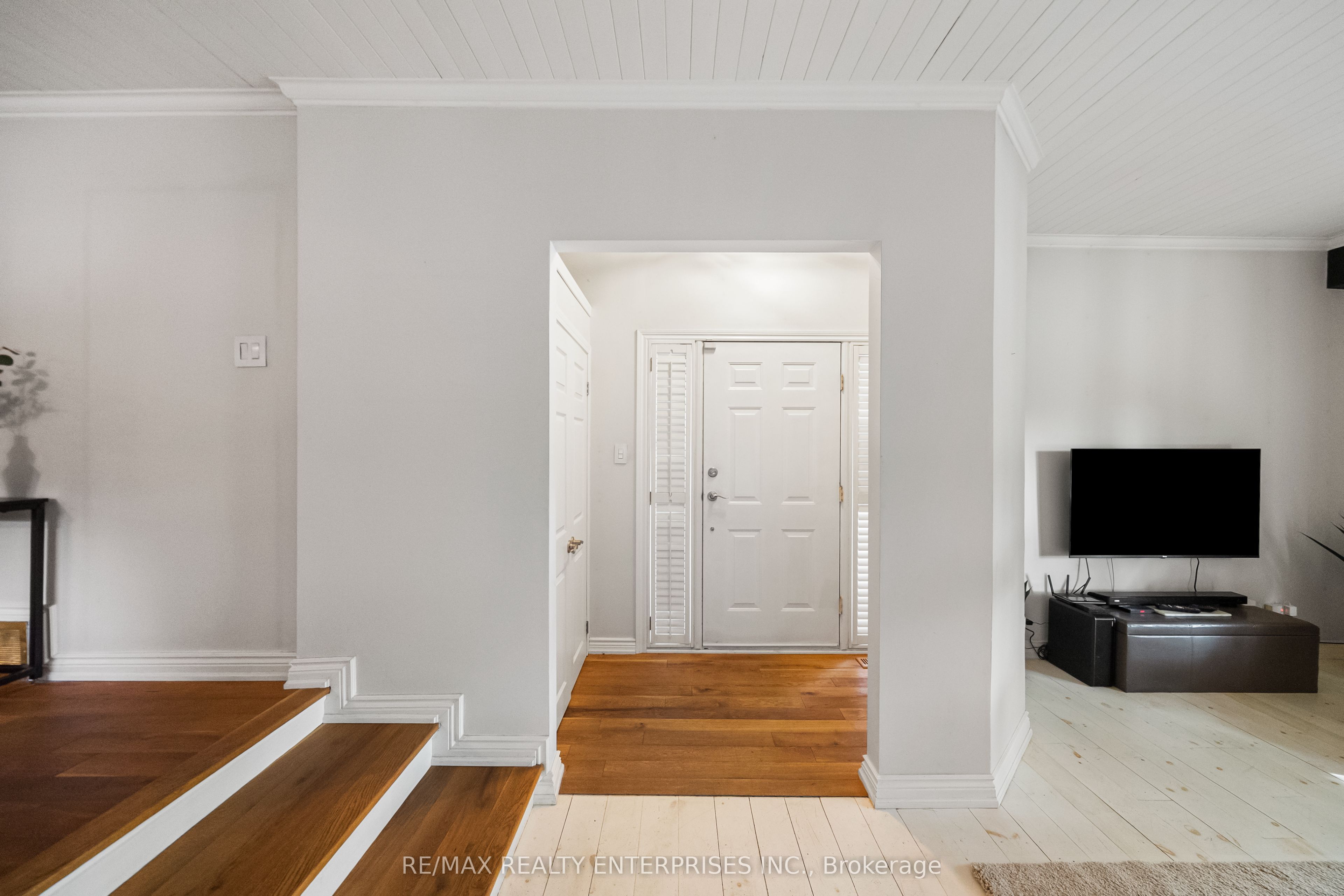 1141 Lakeshore Road W