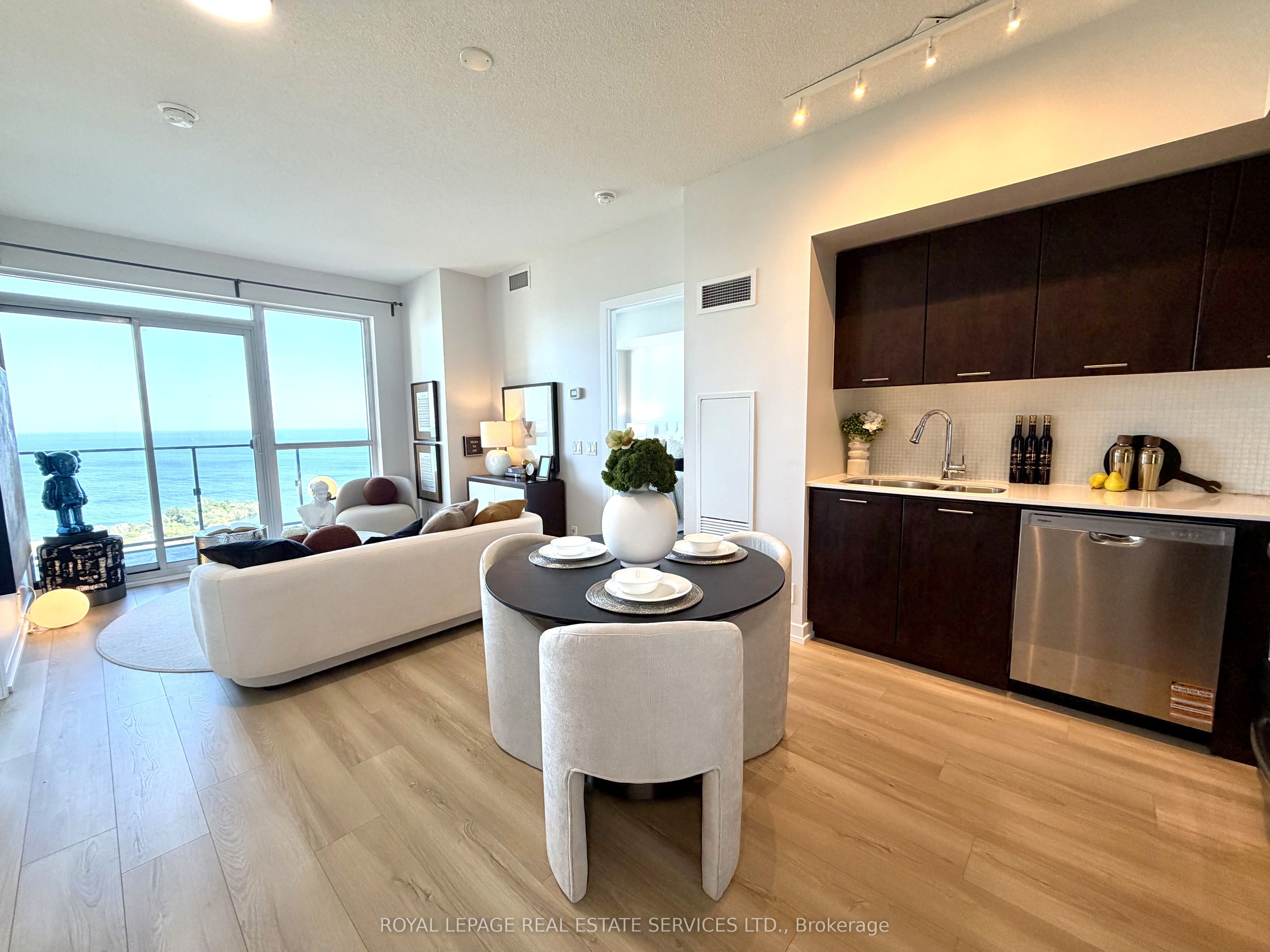 2200 Lake Shore Boulevard W 3310