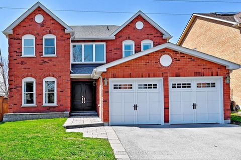 194 Chambers Crescent Newmarket ON L3X 1T1