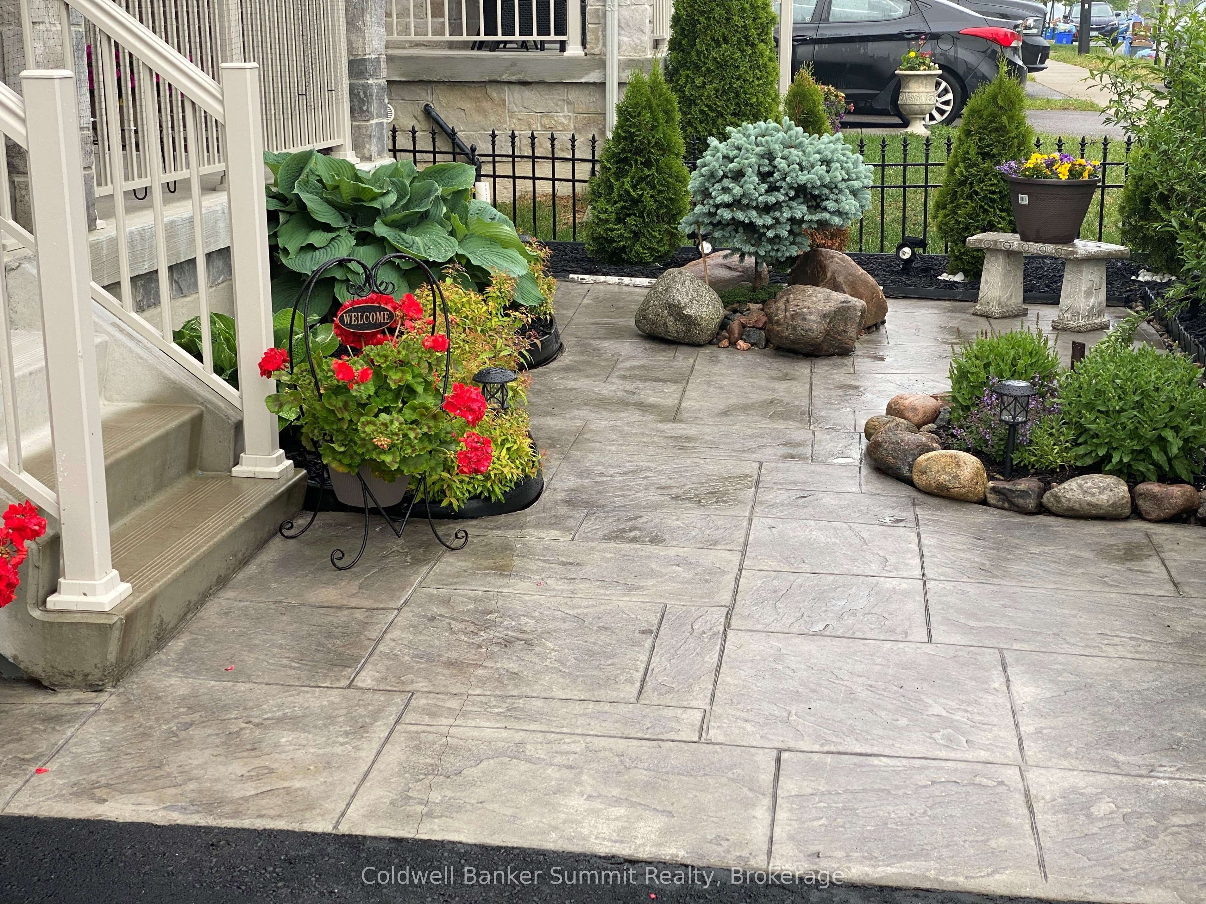 125 Gardiner Drive N