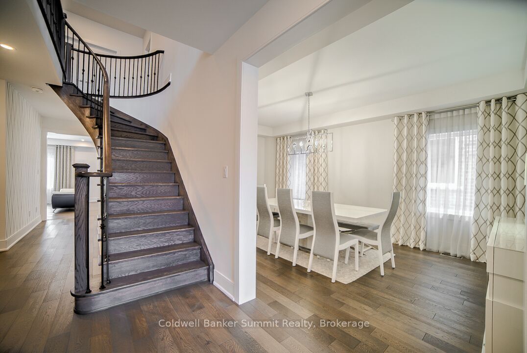 125 Gardiner Drive N