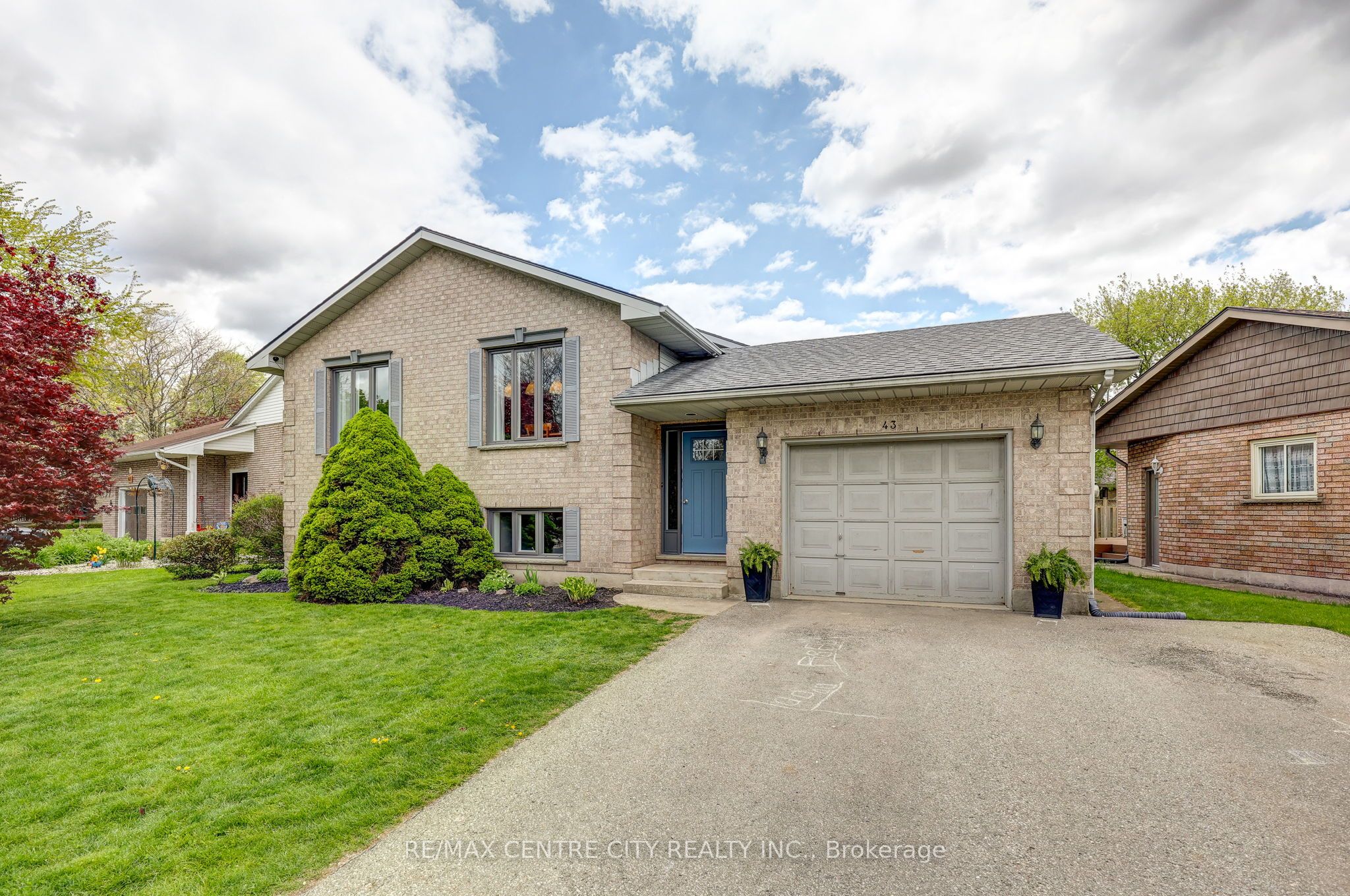 43 Sinclair Crescent