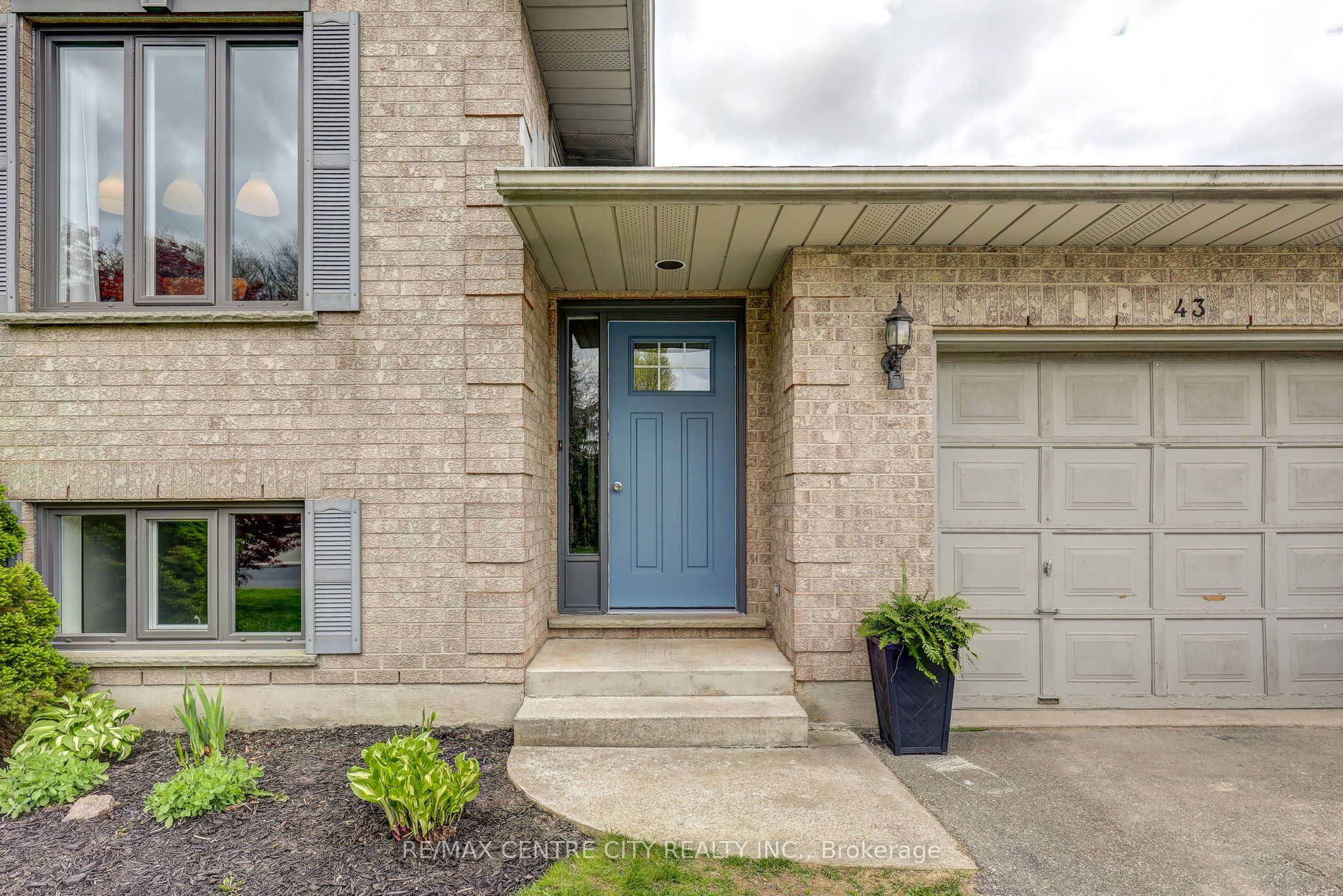 43 Sinclair Crescent