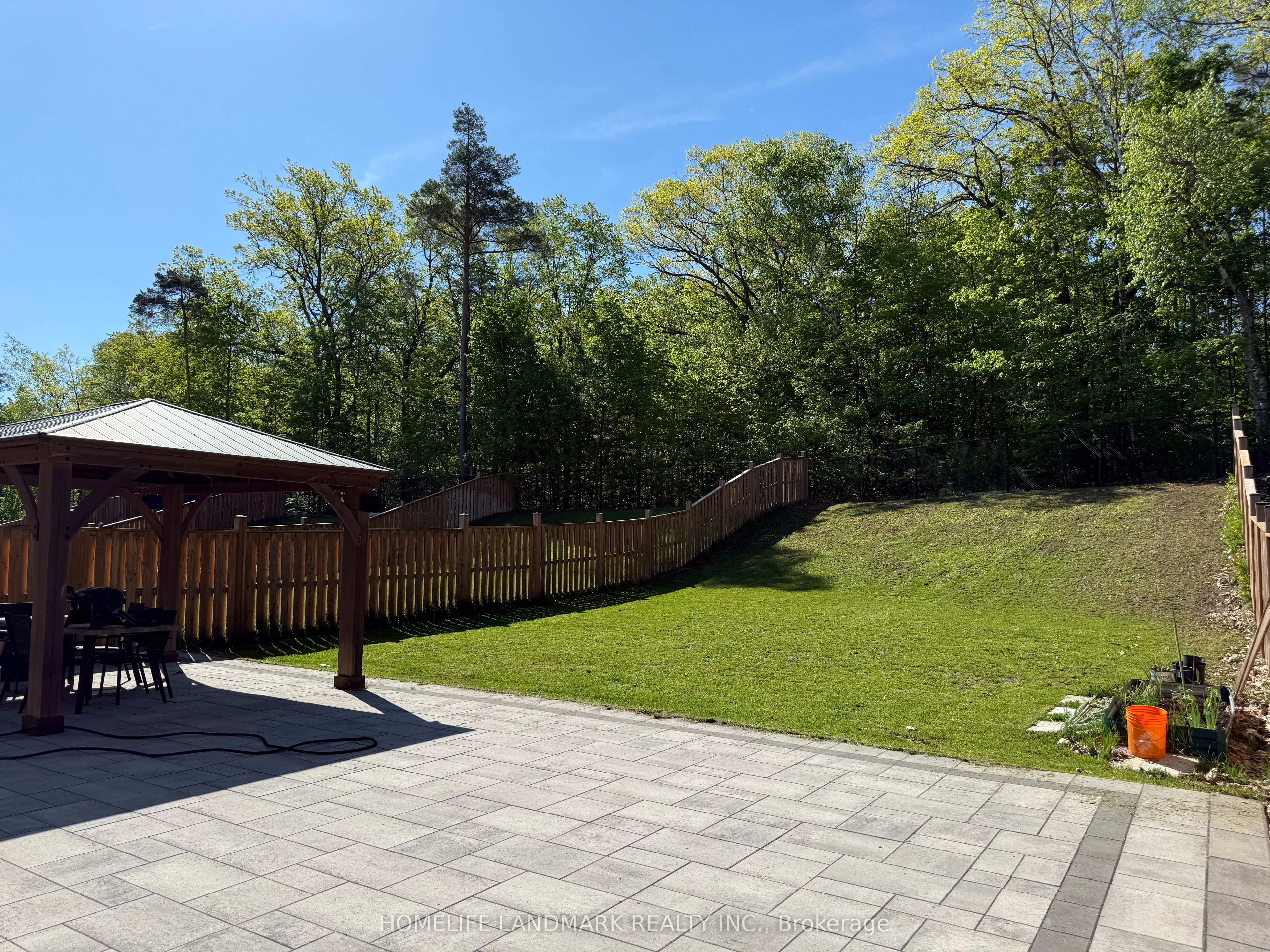 46 Forest Edge Crescent