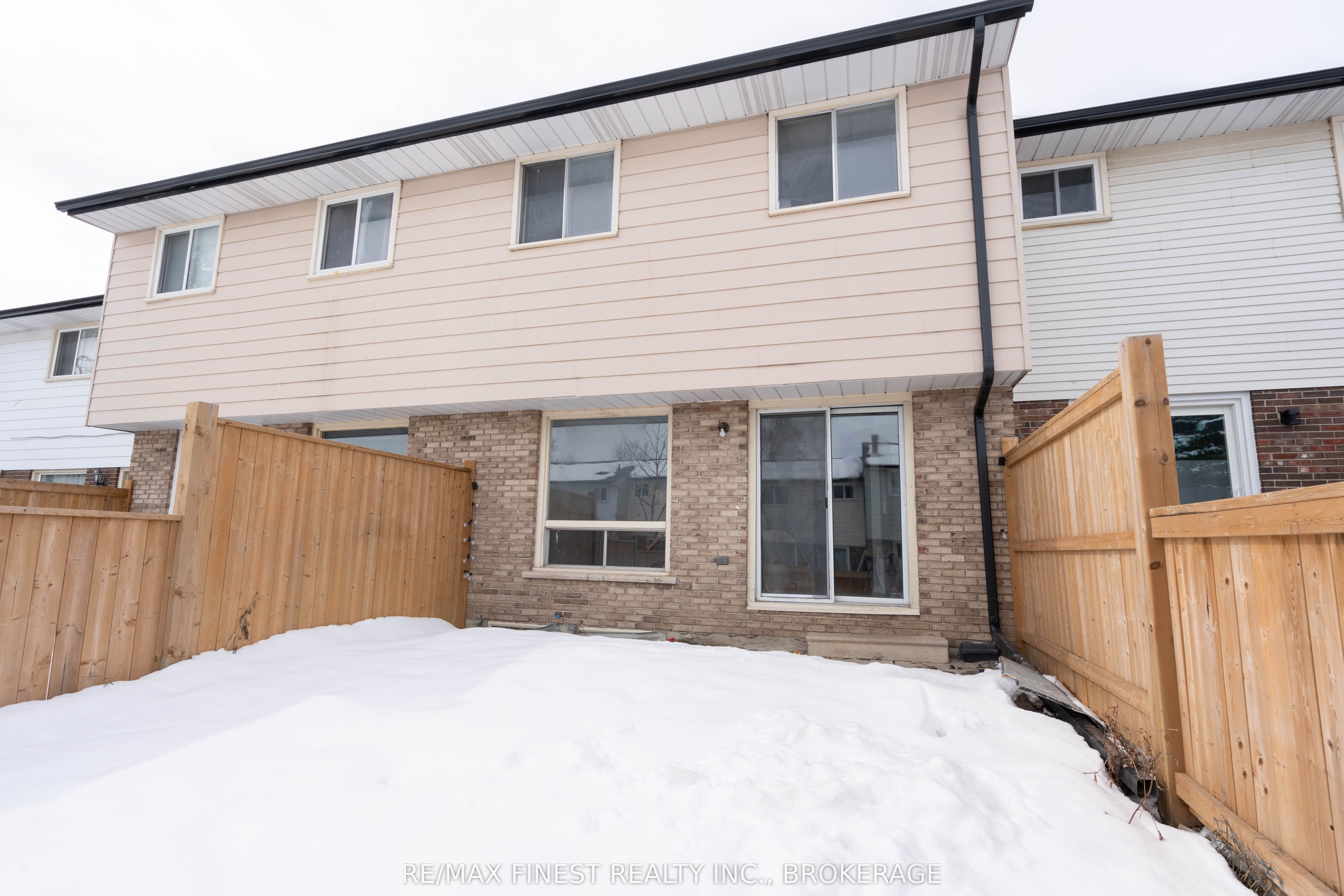 991 Amberdale Crescent