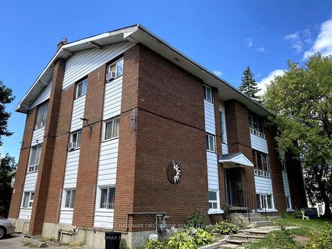 11 Fairbanks Street Oshawa ON L1H 2L7