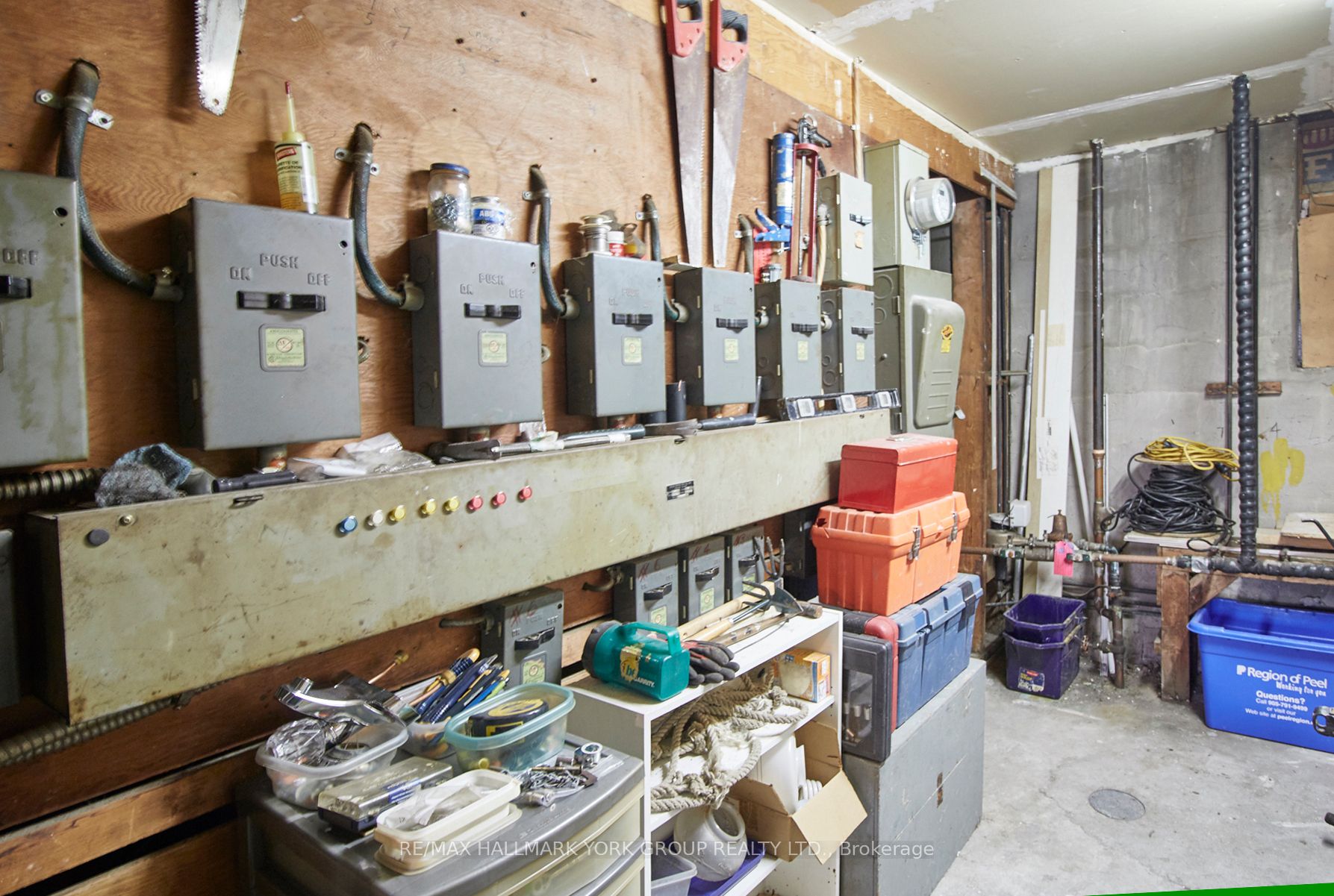 1613 Dufferin Street