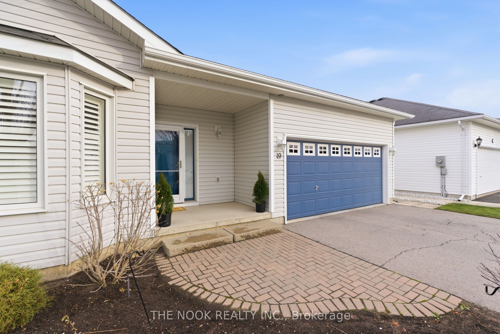 19 Heatherelea Drive E