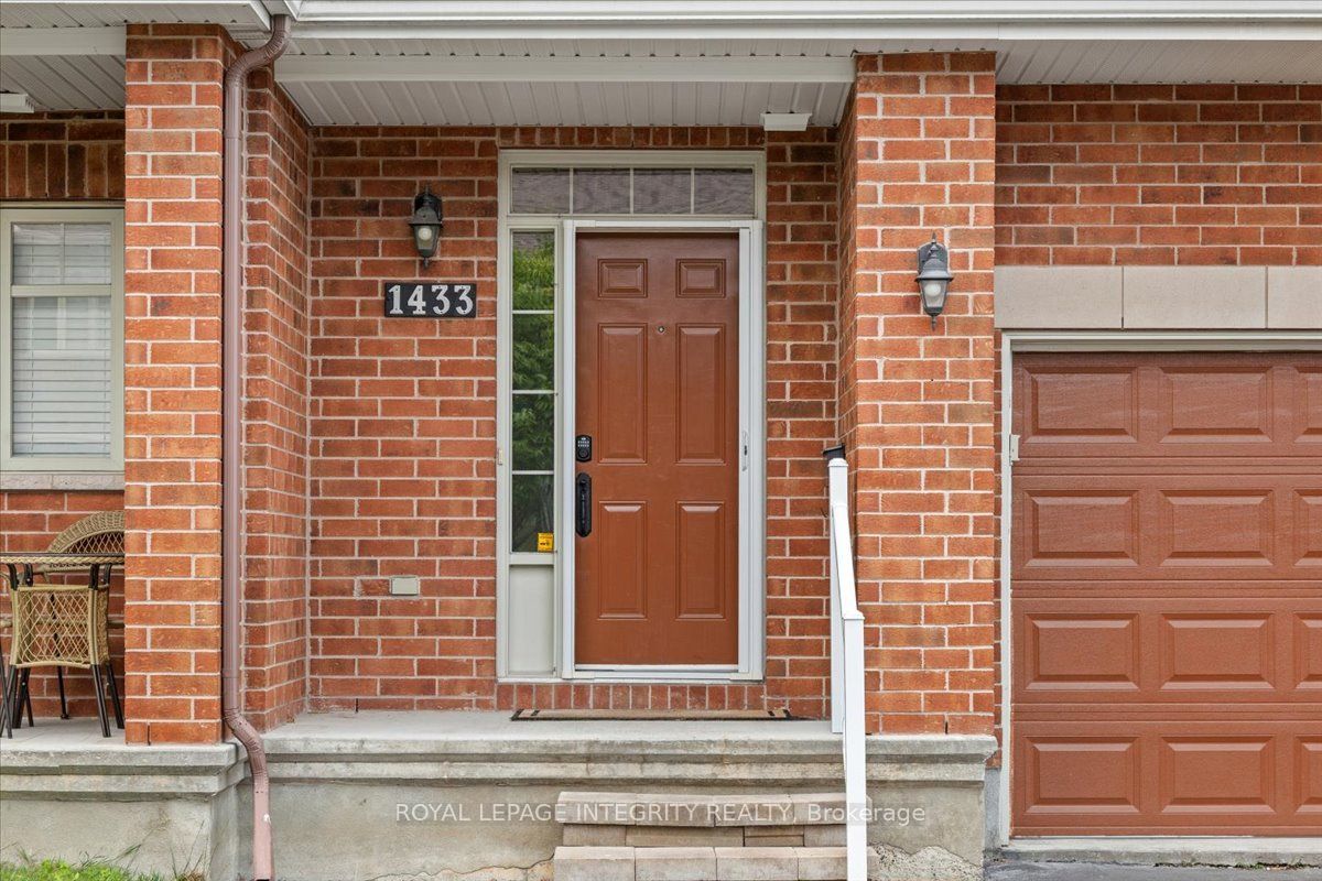 1433 Comfrey Crescent