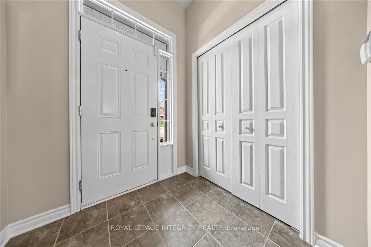 1433 Comfrey Crescent