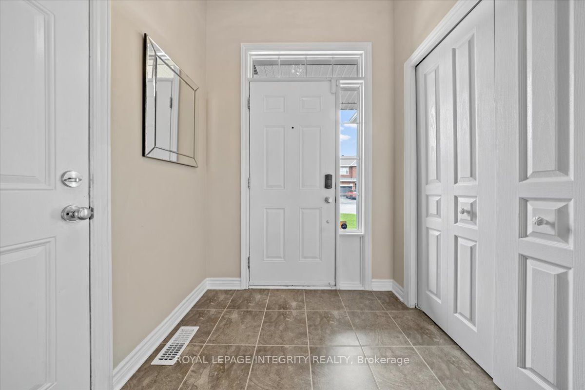 1433 Comfrey Crescent